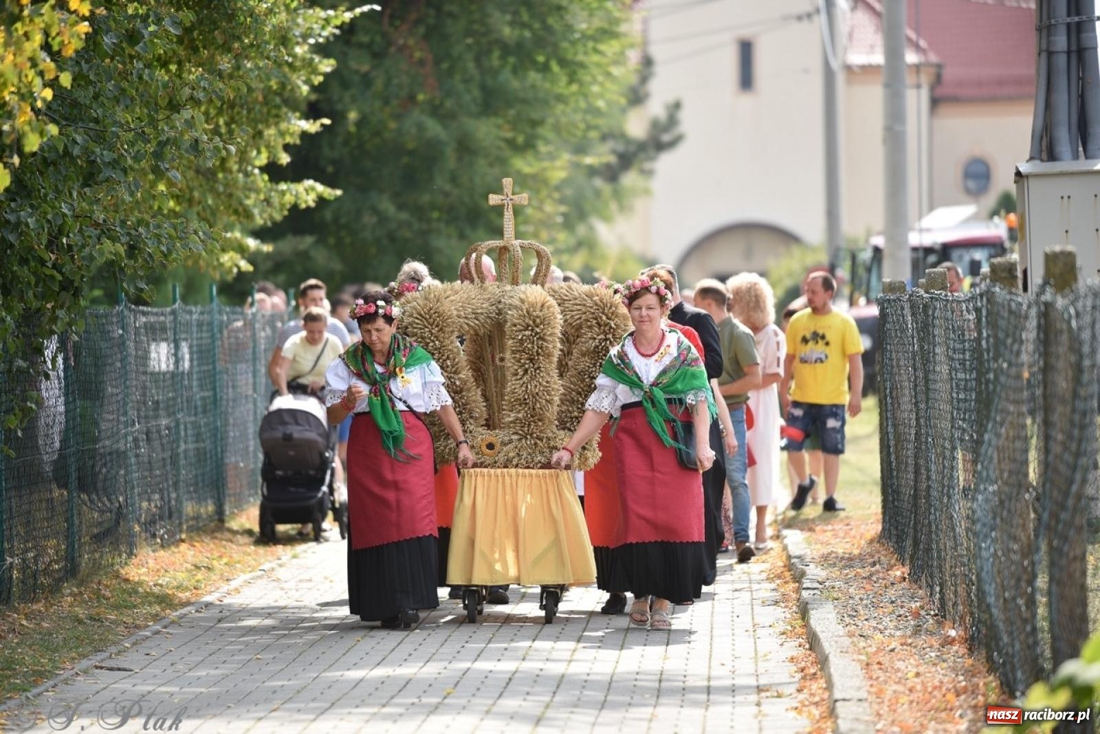 Zdjęcie w galerii na portalu naszraciborz.pl: Dożynki w Samborowicach – kolorowy korowód i rodzinna zabawa [FOTO i WIDEO] wiadomości z regionu