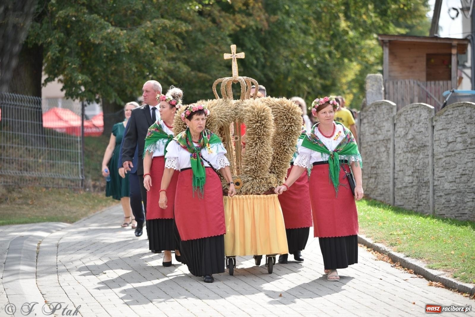 Zdjęcie w galerii na portalu naszraciborz.pl: Dożynki w Samborowicach – kolorowy korowód i rodzinna zabawa [FOTO i WIDEO] wiadomości z regionu