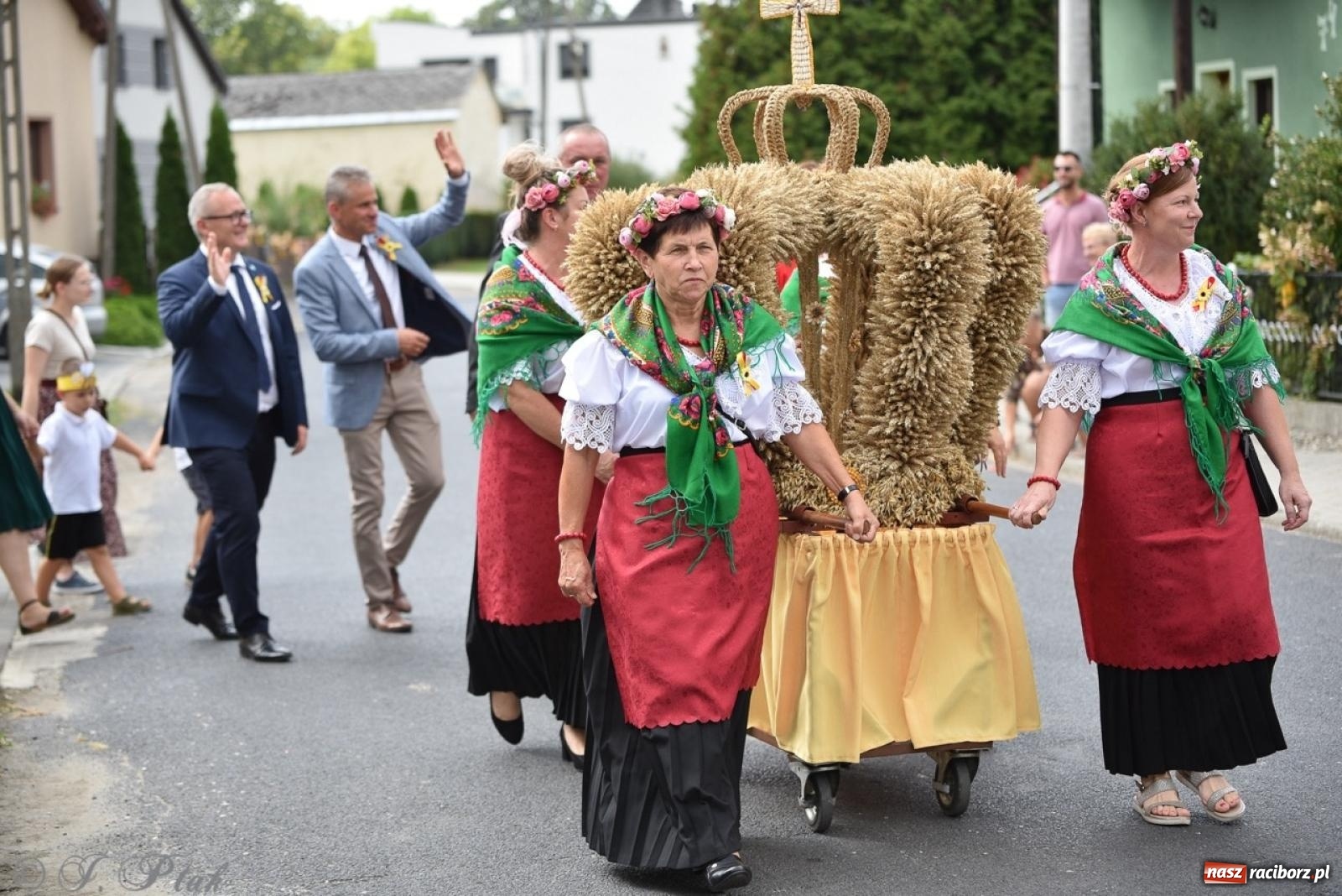 Zdjęcie w galerii na portalu naszraciborz.pl: Dożynki w Samborowicach – kolorowy korowód i rodzinna zabawa [FOTO i WIDEO] wiadomości z regionu