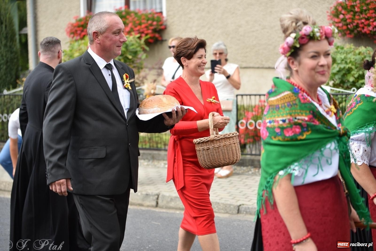 Zdjęcie w galerii na portalu naszraciborz.pl: Dożynki w Samborowicach – kolorowy korowód i rodzinna zabawa [FOTO i WIDEO] wiadomości z regionu