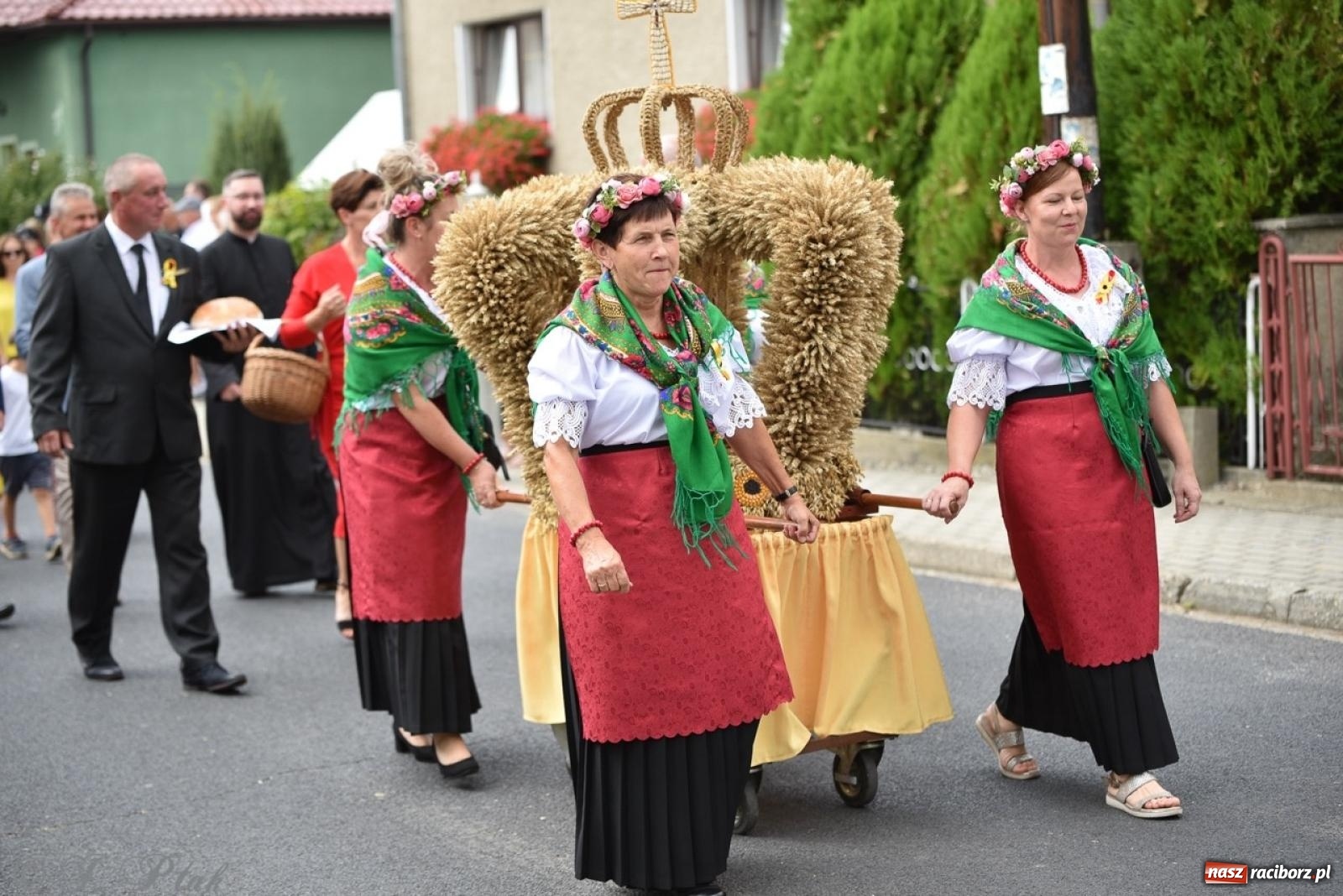 Zdjęcie w galerii na portalu naszraciborz.pl: Dożynki w Samborowicach – kolorowy korowód i rodzinna zabawa [FOTO i WIDEO] wiadomości z regionu