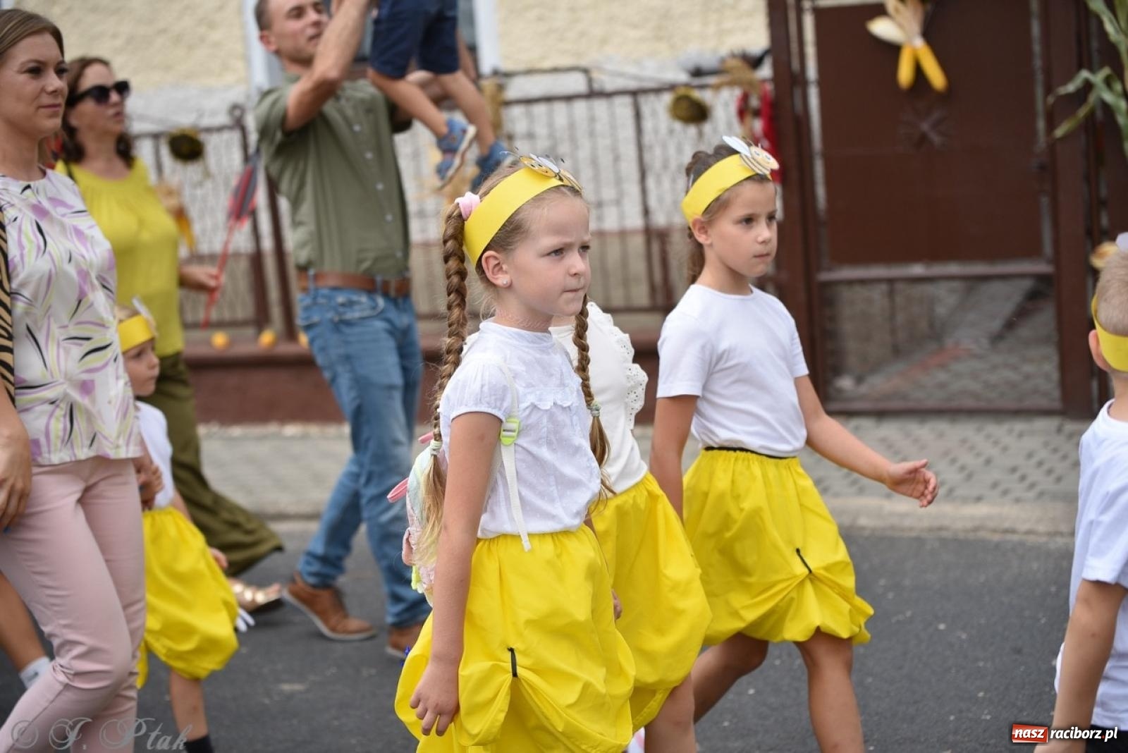 Zdjęcie w galerii na portalu naszraciborz.pl: Dożynki w Samborowicach – kolorowy korowód i rodzinna zabawa [FOTO i WIDEO] wiadomości z regionu