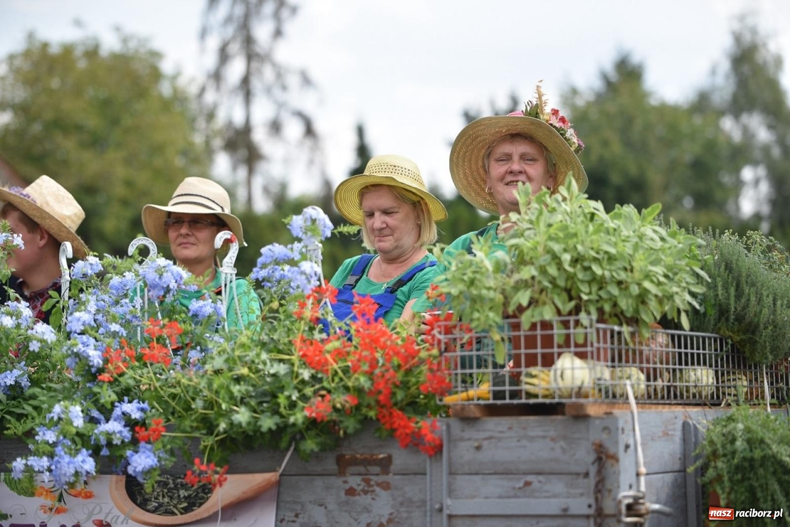 Zdjęcie w galerii na portalu naszraciborz.pl: Dożynki w Samborowicach – kolorowy korowód i rodzinna zabawa [FOTO i WIDEO] wiadomości z regionu