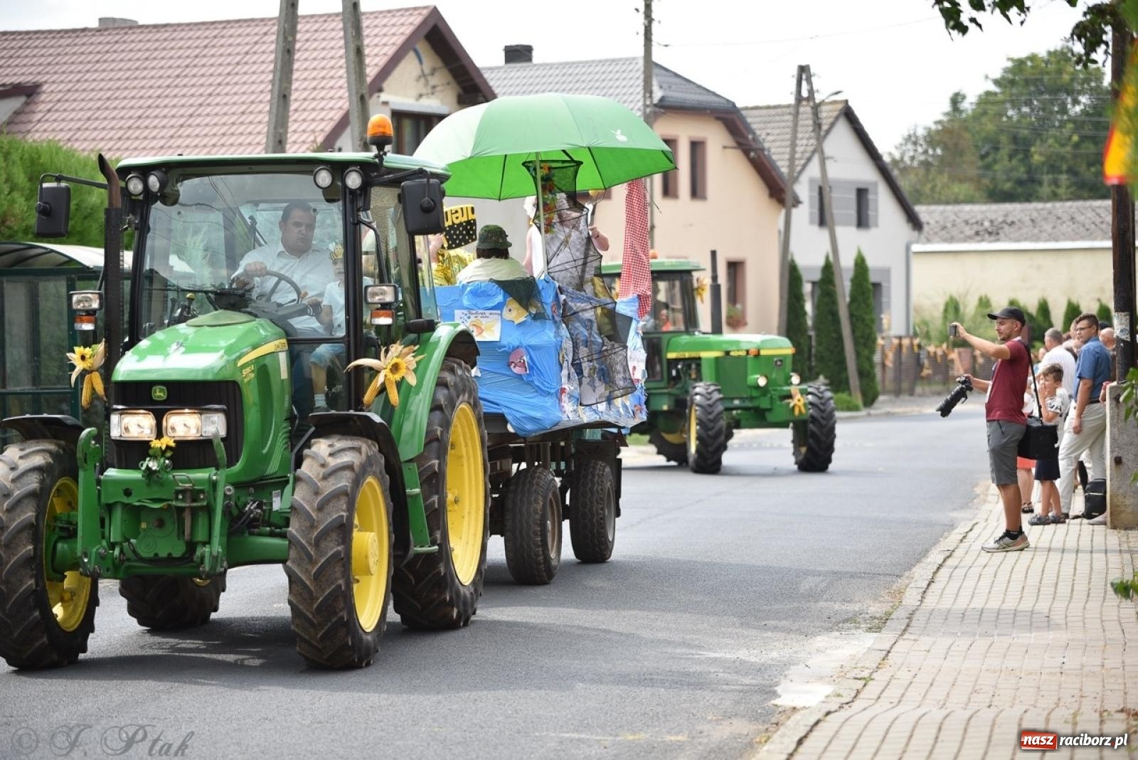 Zdjęcie w galerii na portalu naszraciborz.pl: Dożynki w Samborowicach – kolorowy korowód i rodzinna zabawa [FOTO i WIDEO] wiadomości z regionu