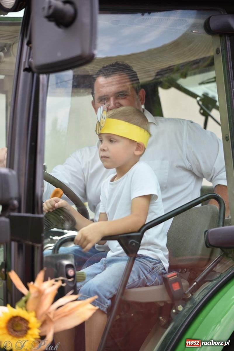 Zdjęcie w galerii na portalu naszraciborz.pl: Dożynki w Samborowicach – kolorowy korowód i rodzinna zabawa [FOTO i WIDEO] wiadomości z regionu