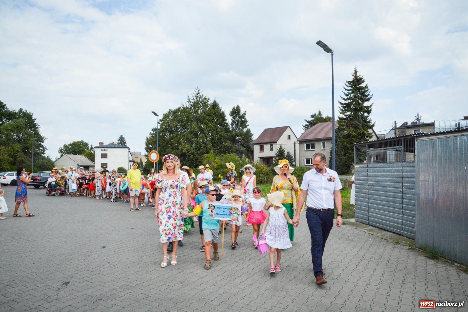 Zdjęcie w galerii na portalu naszraciborz.pl: Kolorowe pożegnanie Lata w Krzanowicach [FOTO i WIDEO] wiadomości z regionu