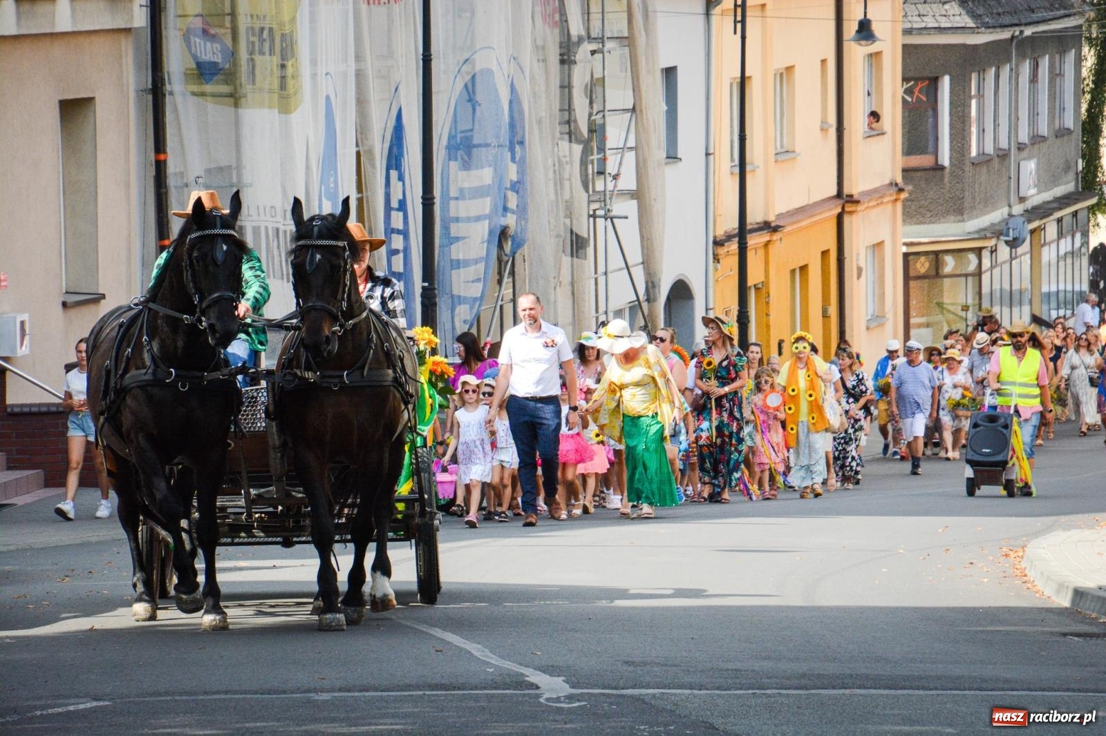 Zdjęcie w galerii na portalu naszraciborz.pl: Kolorowe pożegnanie Lata w Krzanowicach [FOTO i WIDEO] wiadomości z regionu