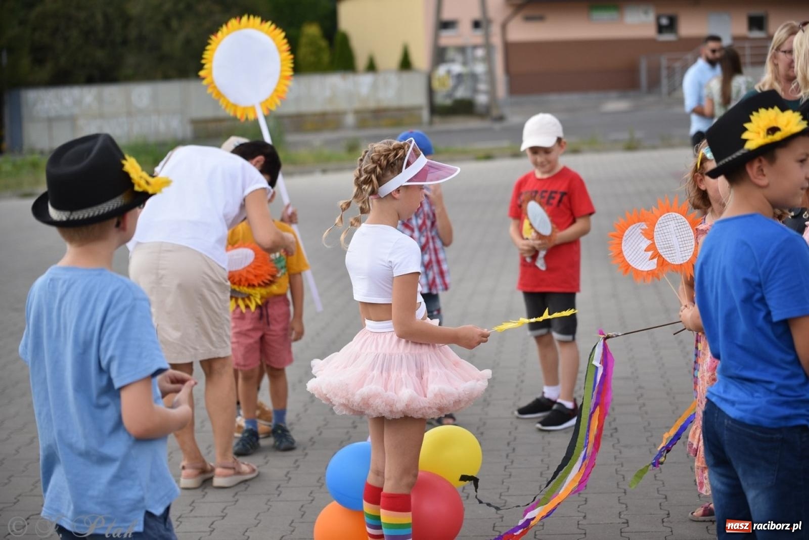 Zdjęcie w galerii na portalu naszraciborz.pl: Kolorowe pożegnanie Lata w Krzanowicach [FOTO i WIDEO] wiadomości z regionu