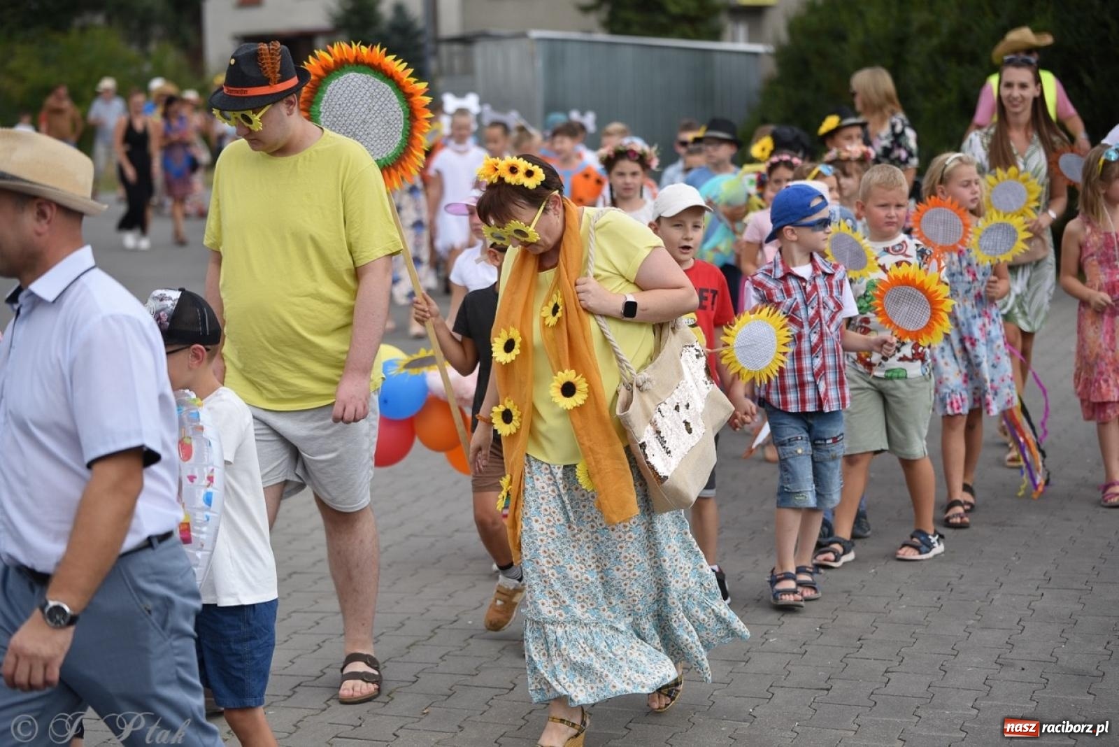Zdjęcie w galerii na portalu naszraciborz.pl: Kolorowe pożegnanie Lata w Krzanowicach [FOTO i WIDEO] wiadomości z regionu
