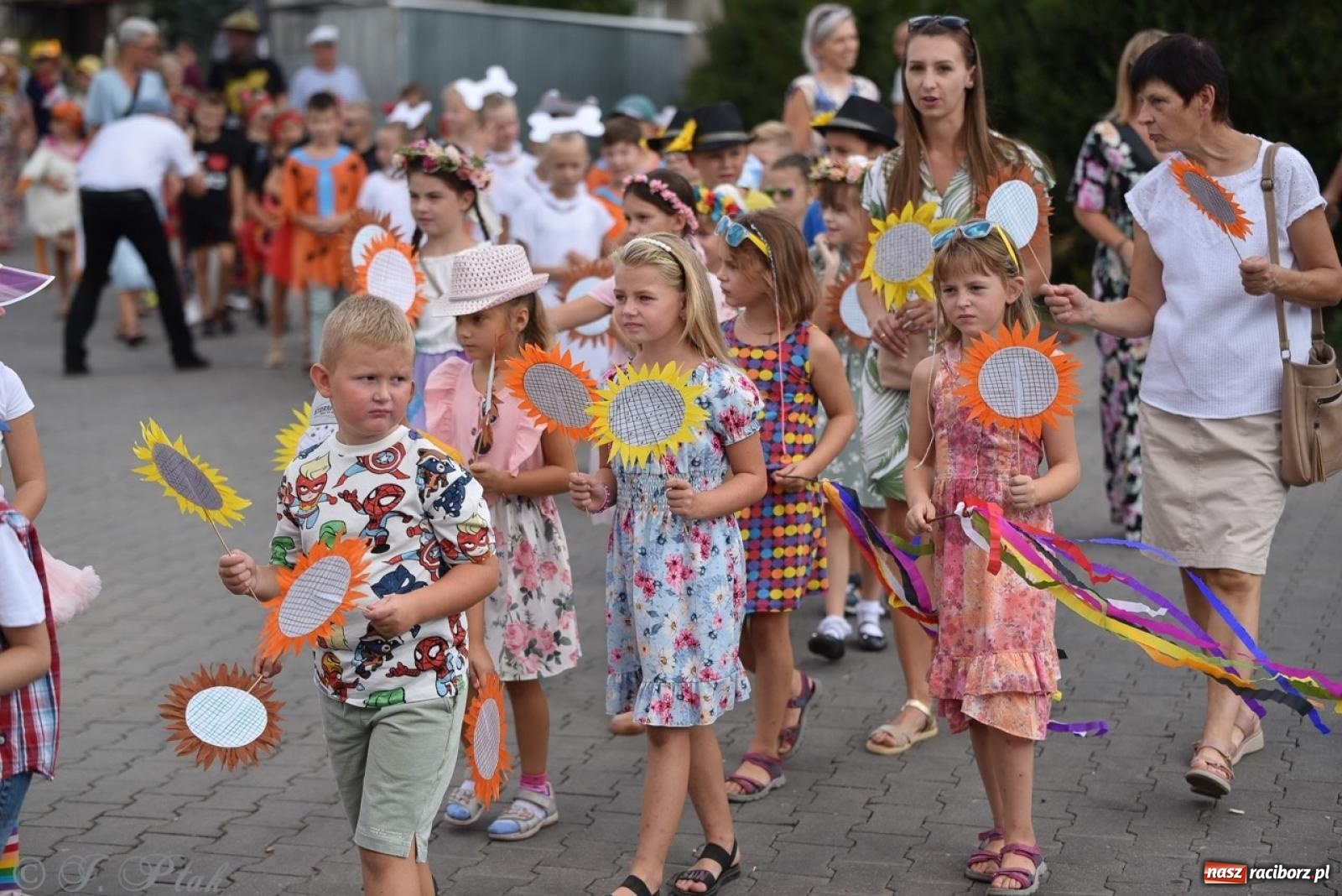 Zdjęcie w galerii na portalu naszraciborz.pl: Kolorowe pożegnanie Lata w Krzanowicach [FOTO i WIDEO] wiadomości z regionu