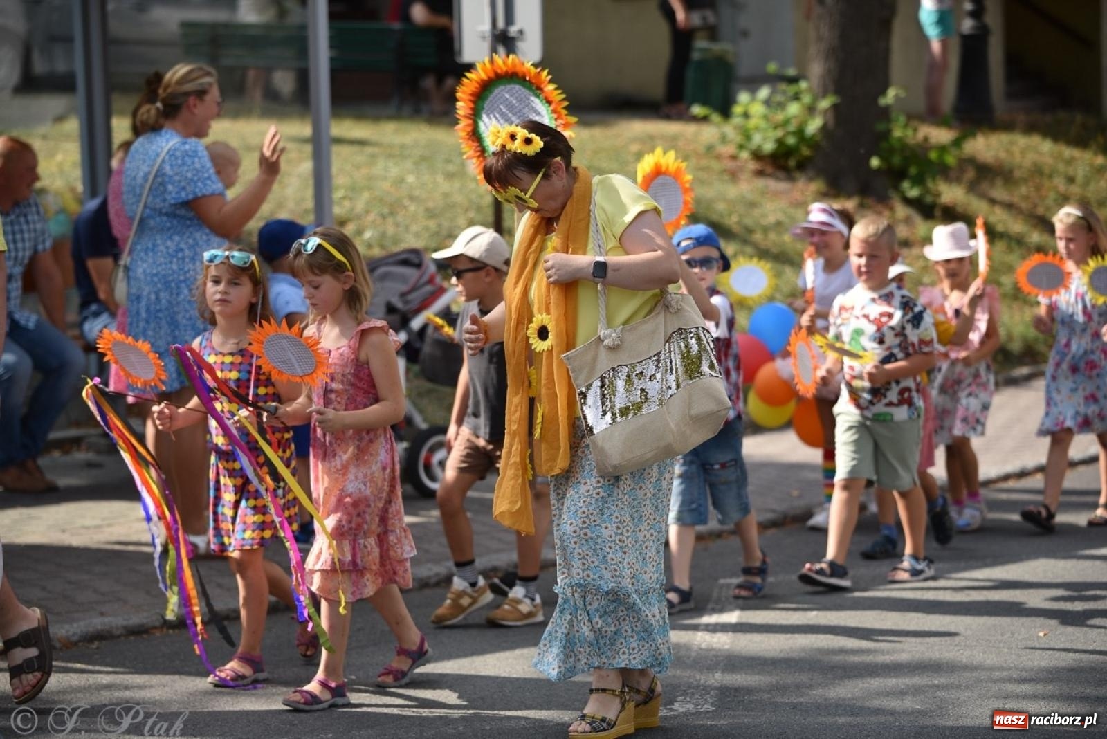 Zdjęcie w galerii na portalu naszraciborz.pl: Kolorowe pożegnanie Lata w Krzanowicach [FOTO i WIDEO] wiadomości z regionu