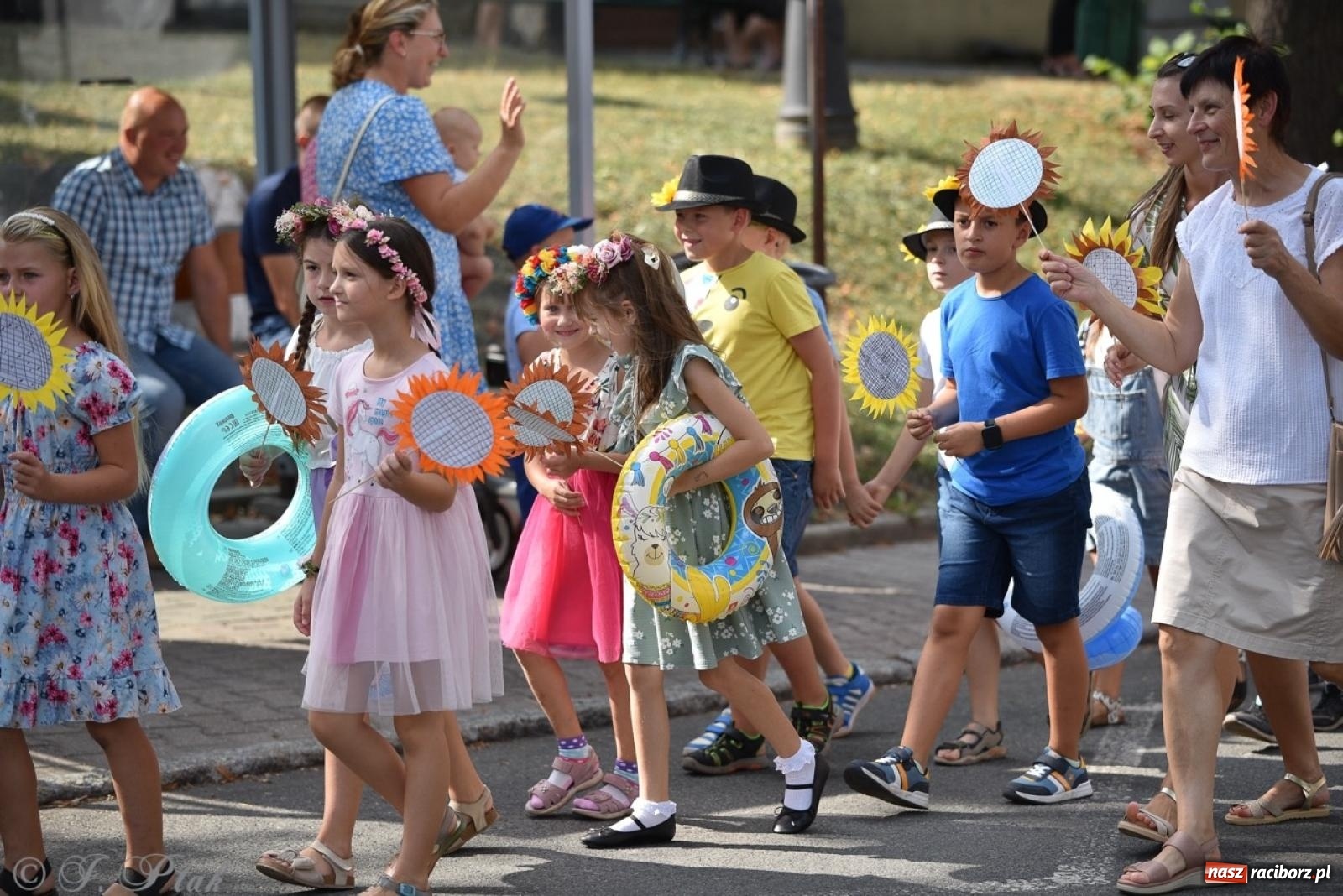 Zdjęcie w galerii na portalu naszraciborz.pl: Kolorowe pożegnanie Lata w Krzanowicach [FOTO i WIDEO] wiadomości z regionu