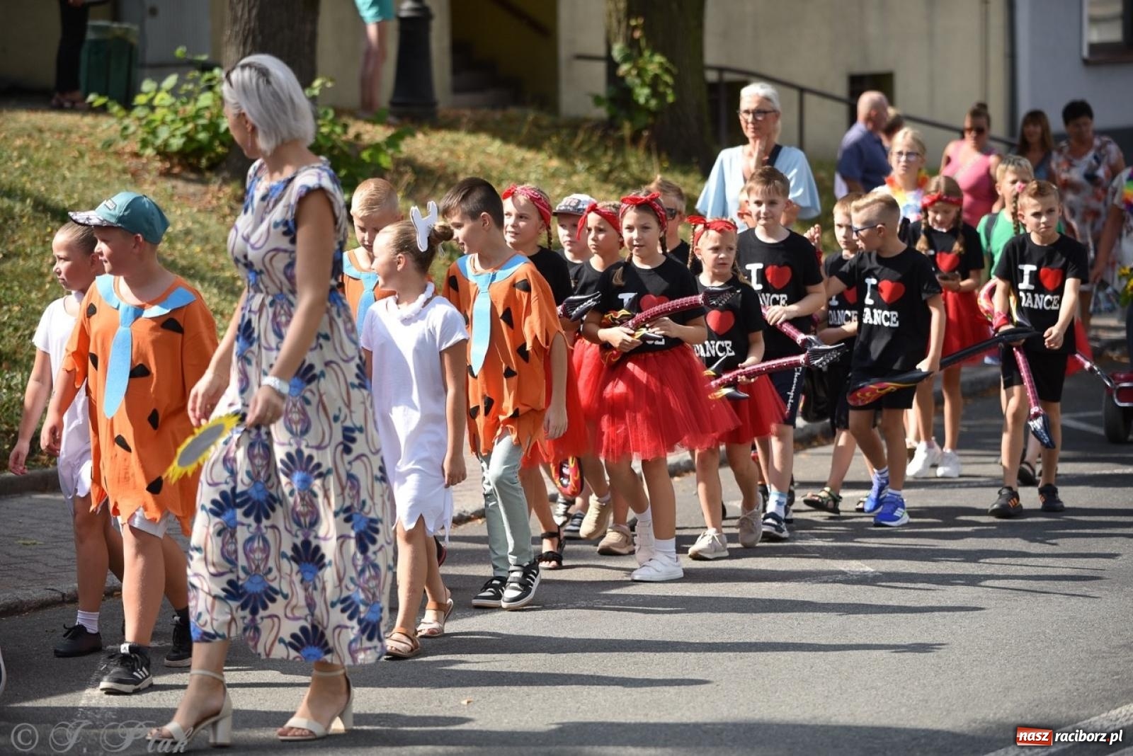 Zdjęcie w galerii na portalu naszraciborz.pl: Kolorowe pożegnanie Lata w Krzanowicach [FOTO i WIDEO] wiadomości z regionu