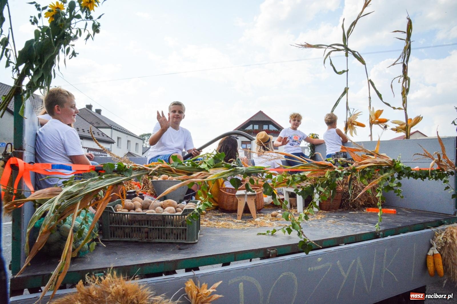 Zdjęcie w galerii na portalu naszraciborz.pl: Dożynki w Sudole – tradycja łącząca pokolenia [FOTO i WIDEO] wiadomości z regionu