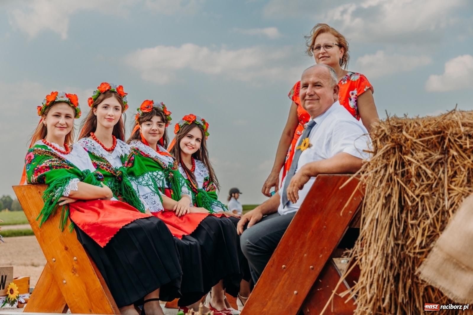 Zdjęcie w galerii na portalu naszraciborz.pl: Podróż w przeszłość mechanizacji rolnictwa. Dożynki sołecko-parafialne w Gamowie wiadomości z regionu