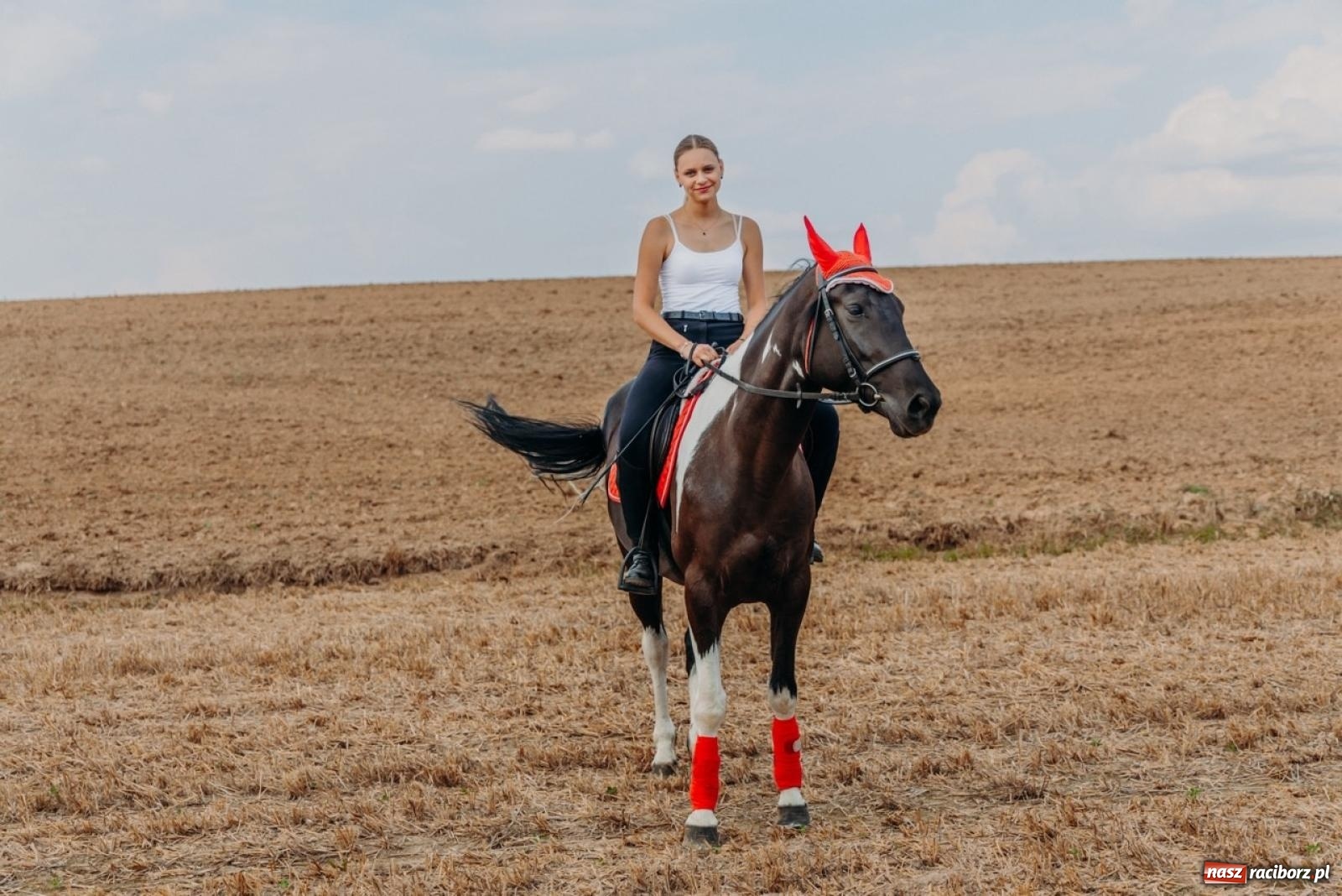 Zdjęcie w galerii na portalu naszraciborz.pl: Podróż w przeszłość mechanizacji rolnictwa. Dożynki sołecko-parafialne w Gamowie wiadomości z regionu