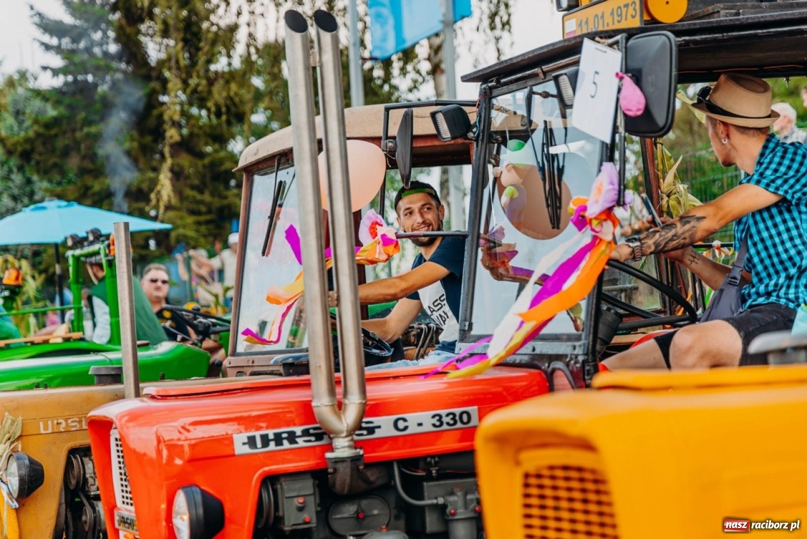 Zdjęcie w galerii na portalu naszraciborz.pl: Podróż w przeszłość mechanizacji rolnictwa. Dożynki sołecko-parafialne w Gamowie wiadomości z regionu