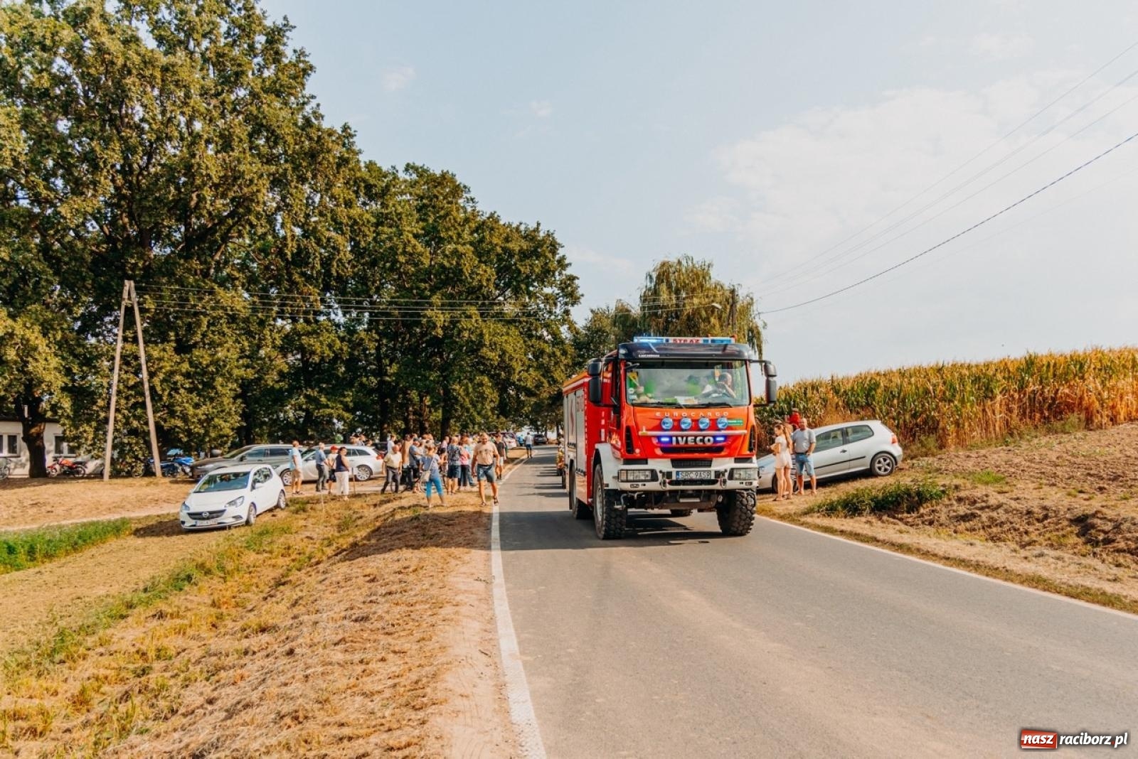 Zdjęcie w galerii na portalu naszraciborz.pl: Podróż w przeszłość mechanizacji rolnictwa. Dożynki sołecko-parafialne w Gamowie wiadomości z regionu