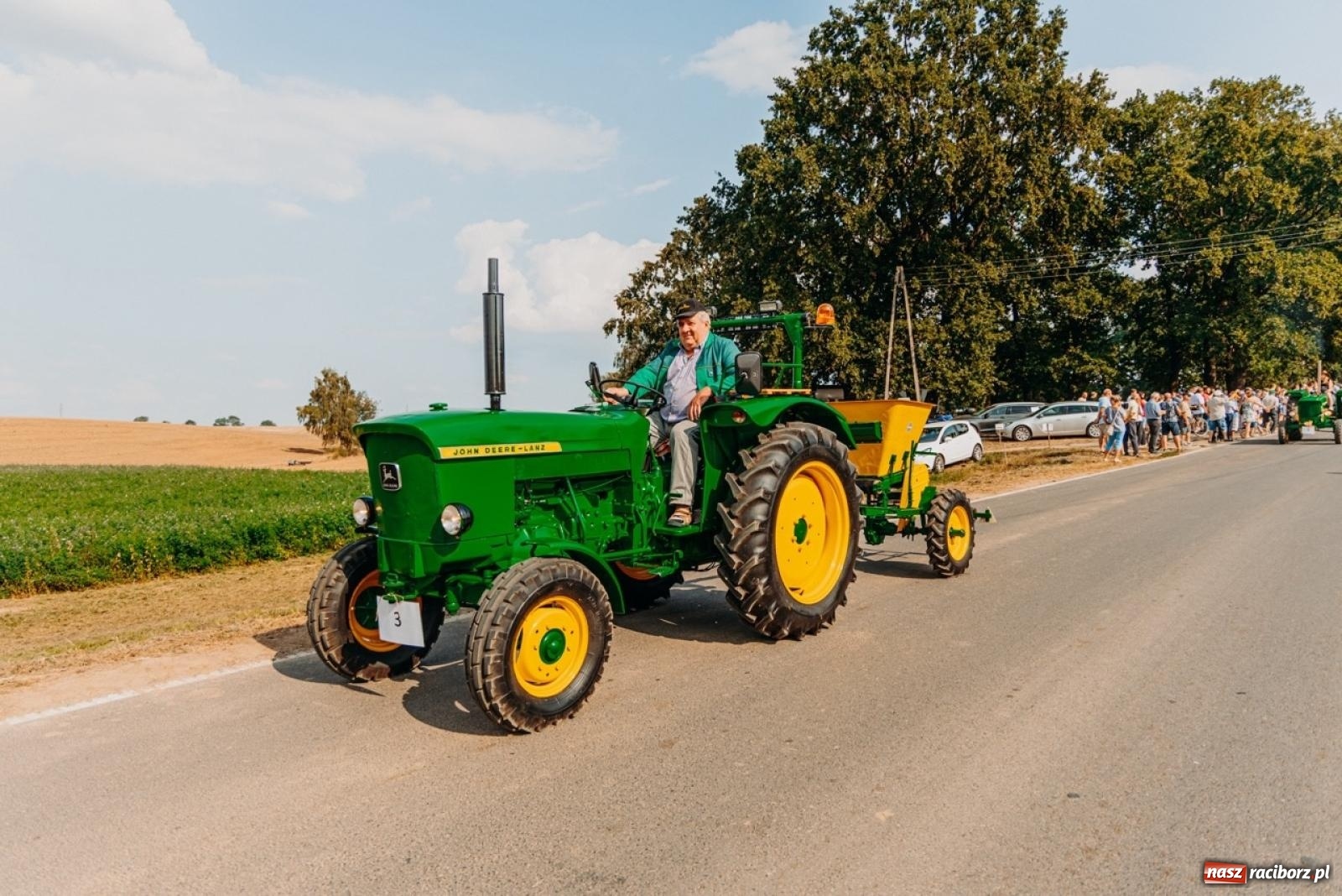 Zdjęcie w galerii na portalu naszraciborz.pl: Podróż w przeszłość mechanizacji rolnictwa. Dożynki sołecko-parafialne w Gamowie wiadomości z regionu