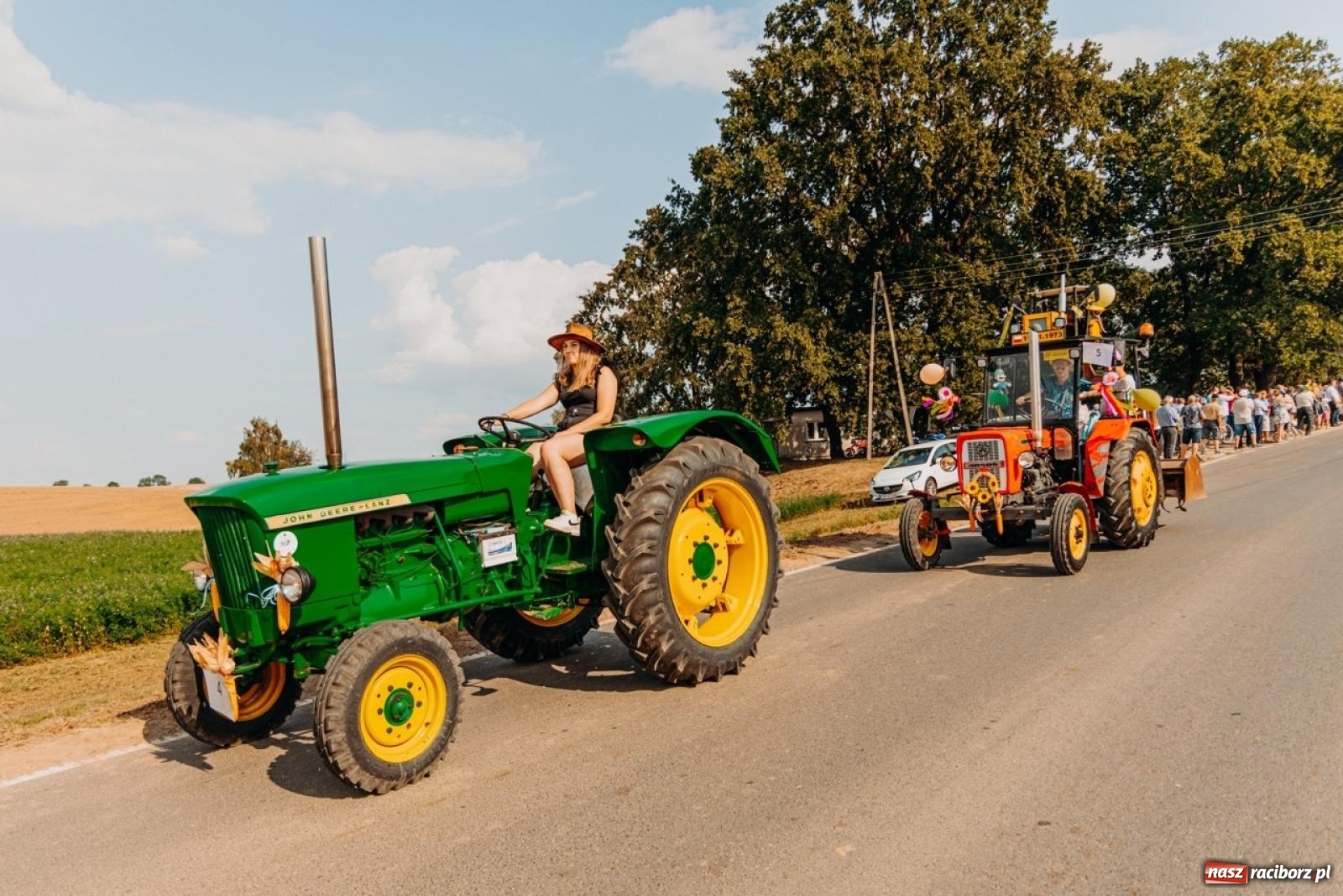 Zdjęcie w galerii na portalu naszraciborz.pl: Podróż w przeszłość mechanizacji rolnictwa. Dożynki sołecko-parafialne w Gamowie wiadomości z regionu