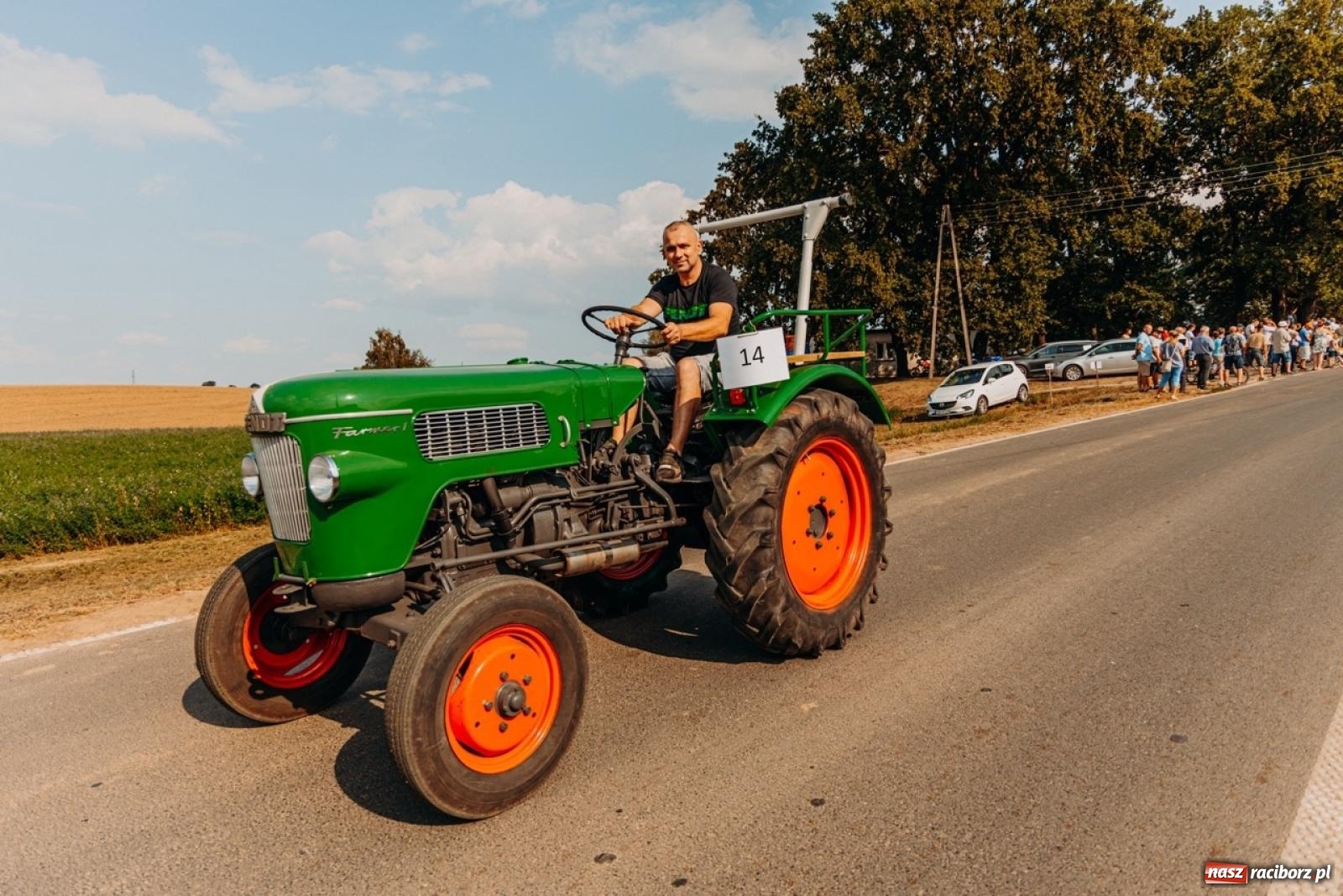 Zdjęcie w galerii na portalu naszraciborz.pl: Podróż w przeszłość mechanizacji rolnictwa. Dożynki sołecko-parafialne w Gamowie wiadomości z regionu