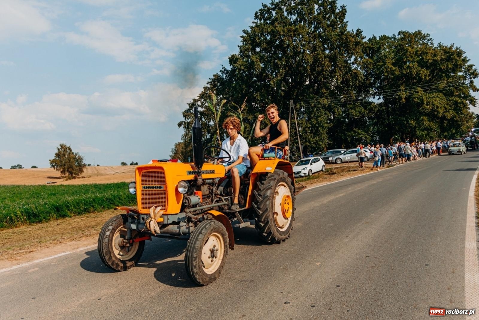 Zdjęcie w galerii na portalu naszraciborz.pl: Podróż w przeszłość mechanizacji rolnictwa. Dożynki sołecko-parafialne w Gamowie wiadomości z regionu