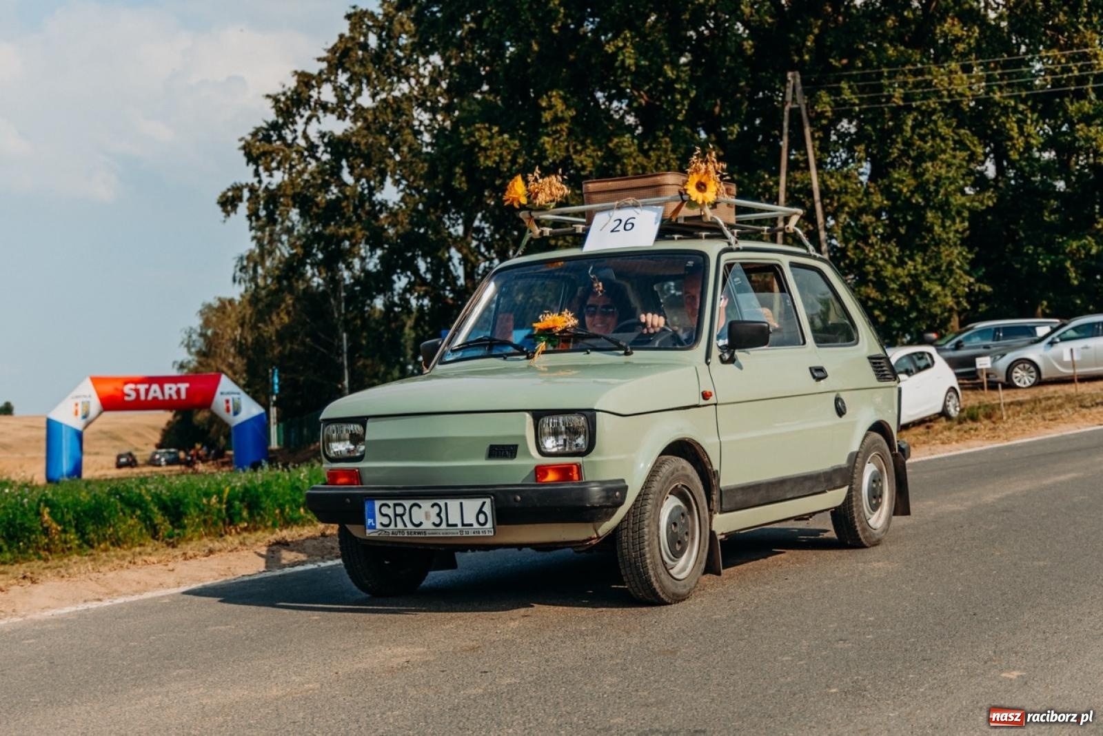 Zdjęcie w galerii na portalu naszraciborz.pl: Podróż w przeszłość mechanizacji rolnictwa. Dożynki sołecko-parafialne w Gamowie wiadomości z regionu