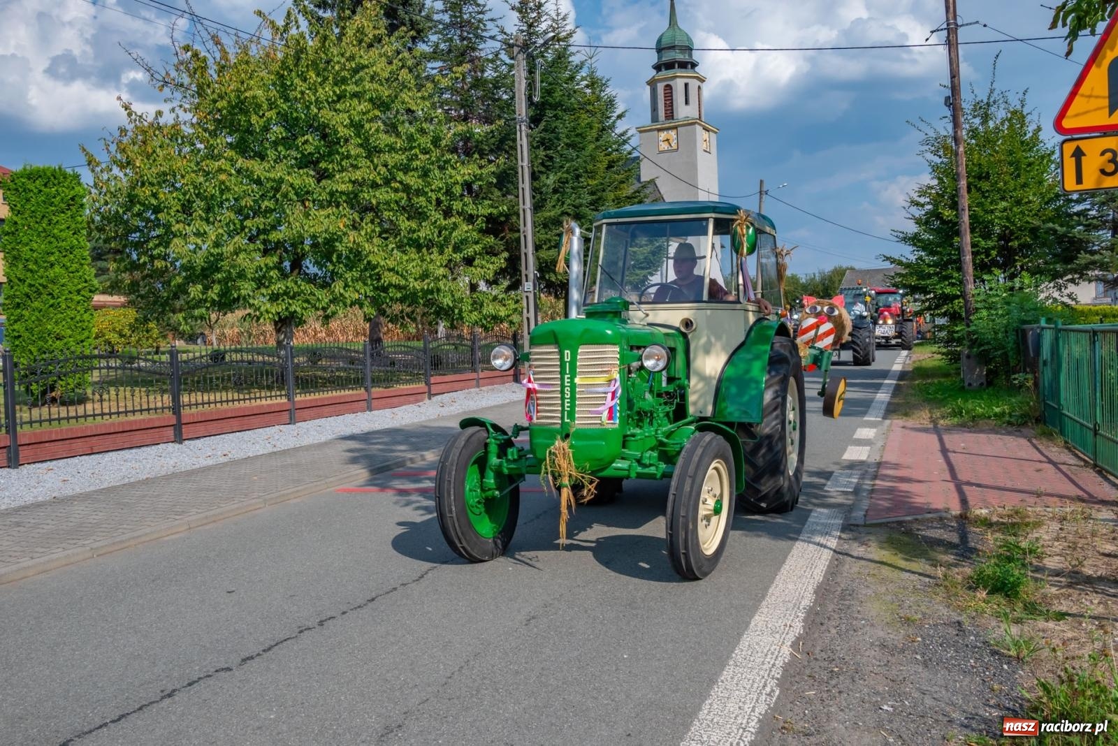 Zdjęcie w galerii na portalu naszraciborz.pl: Dożynki w Rudyszwałdzie. Pokaz współczesnej mocy i zabytkowych cudów techniki. wiadomości z regionu