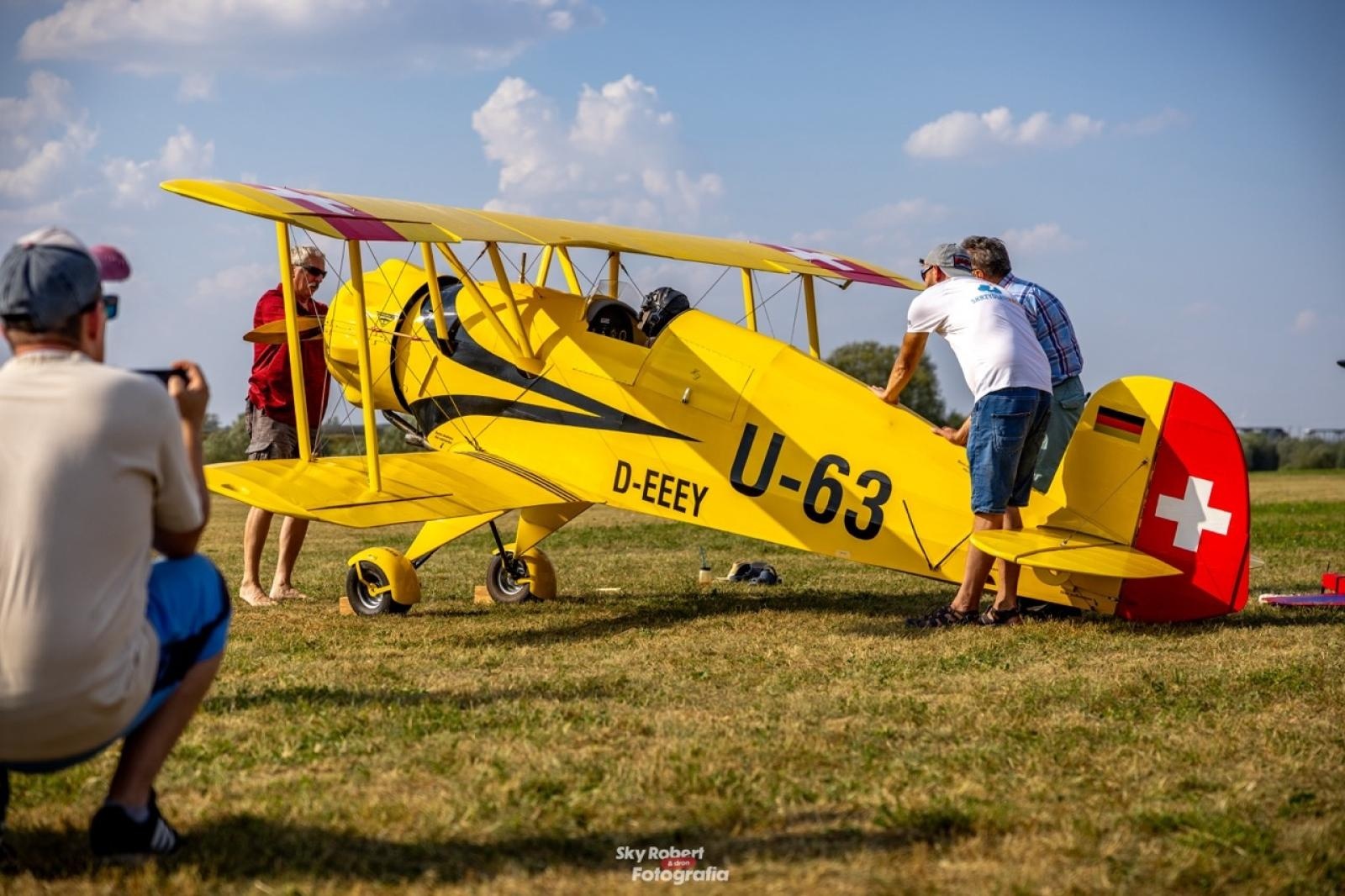 Zdjęcie w galerii na portalu naszraciborz.pl: Raciborskie air show hitem weekendu. Tłumy nad Ulgą wiadomości z regionu
