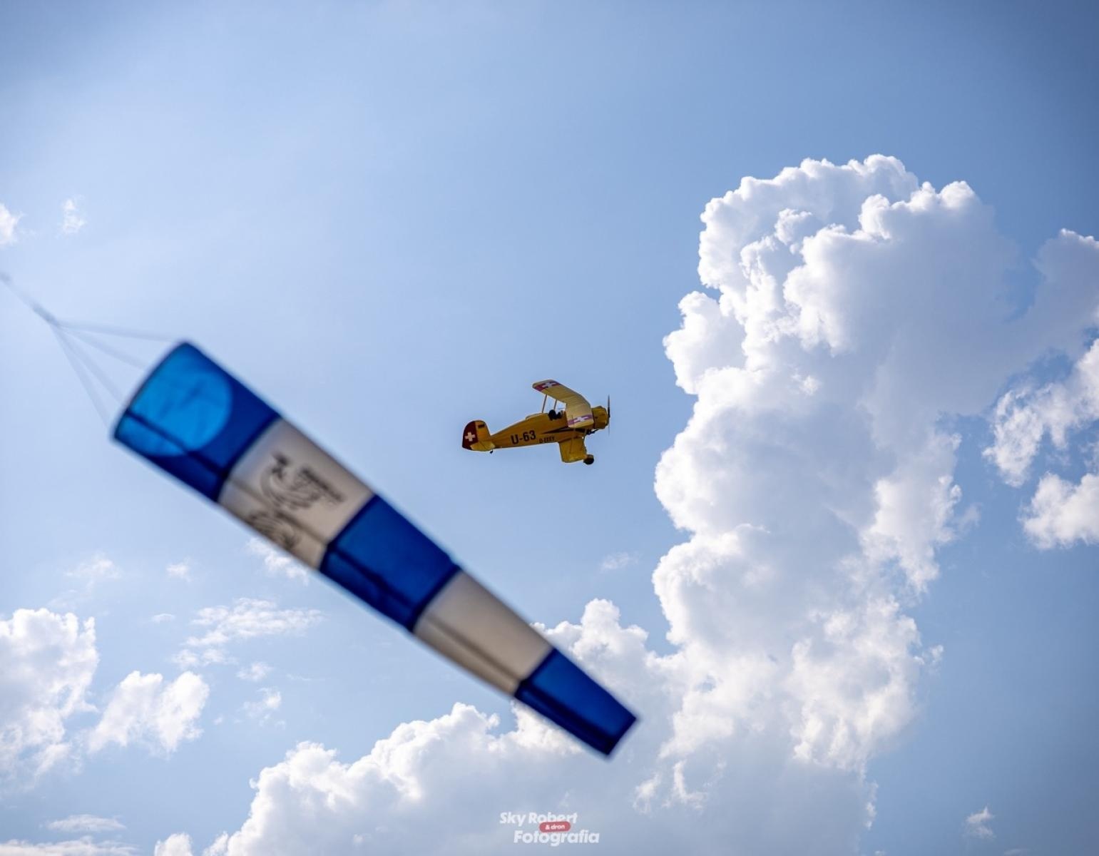 Zdjęcie w galerii na portalu naszraciborz.pl: Raciborskie air show hitem weekendu. Tłumy nad Ulgą wiadomości z regionu