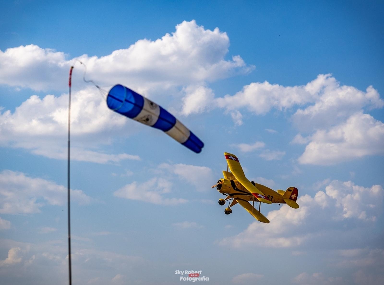 Zdjęcie w galerii na portalu naszraciborz.pl: Raciborskie air show hitem weekendu. Tłumy nad Ulgą wiadomości z regionu