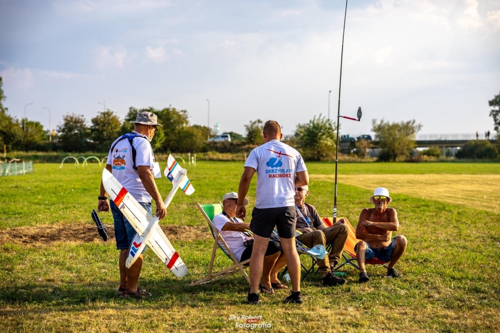 Zdjęcie w galerii na portalu naszraciborz.pl: Raciborskie air show hitem weekendu. Tłumy nad Ulgą wiadomości z regionu