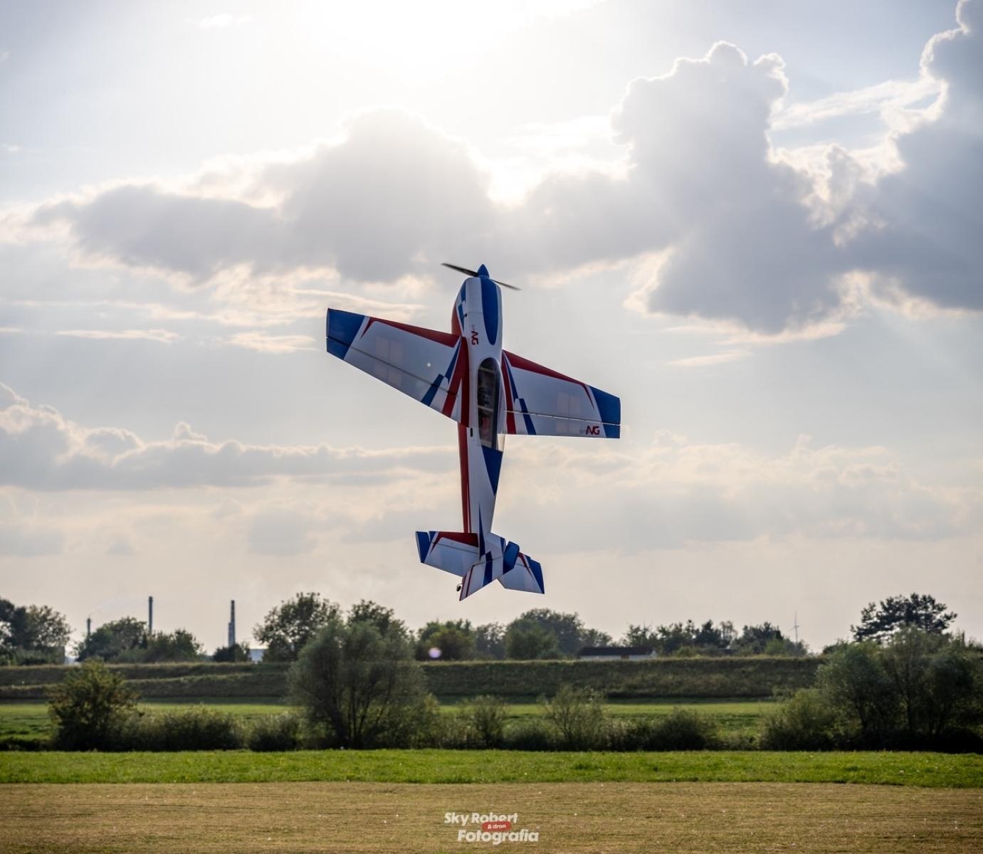 Zdjęcie w galerii na portalu naszraciborz.pl: Raciborskie air show hitem weekendu. Tłumy nad Ulgą wiadomości z regionu