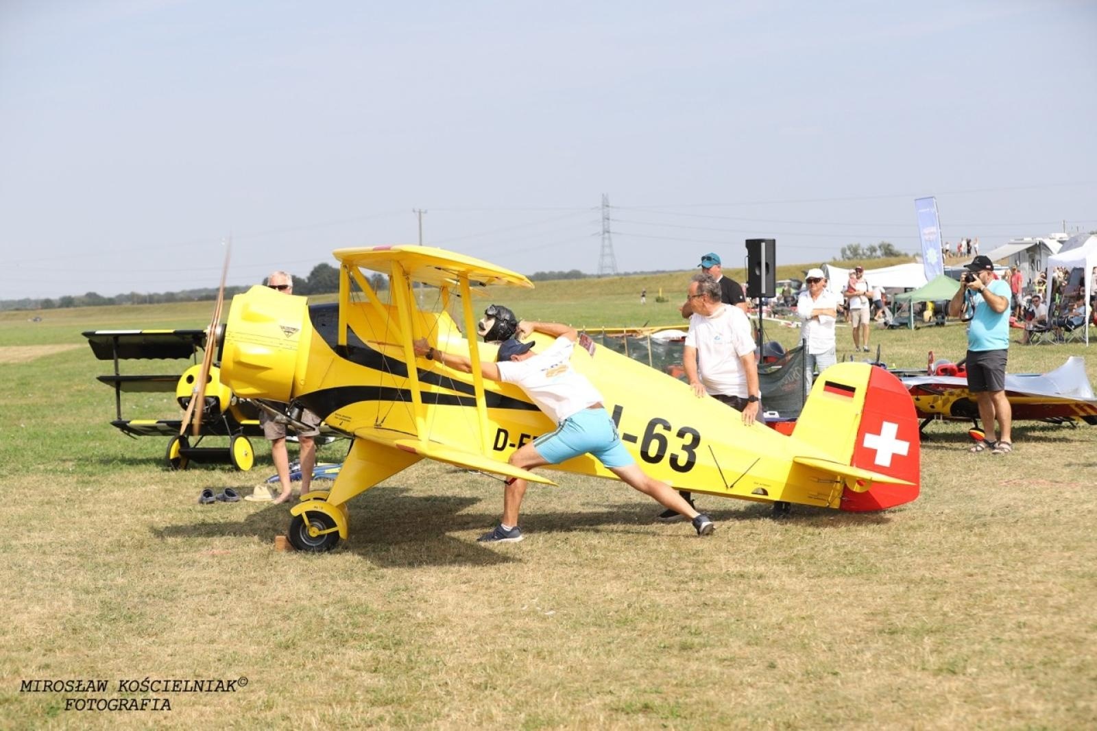 Zdjęcie w galerii na portalu naszraciborz.pl: Raciborskie air show hitem weekendu. Tłumy nad Ulgą wiadomości z regionu