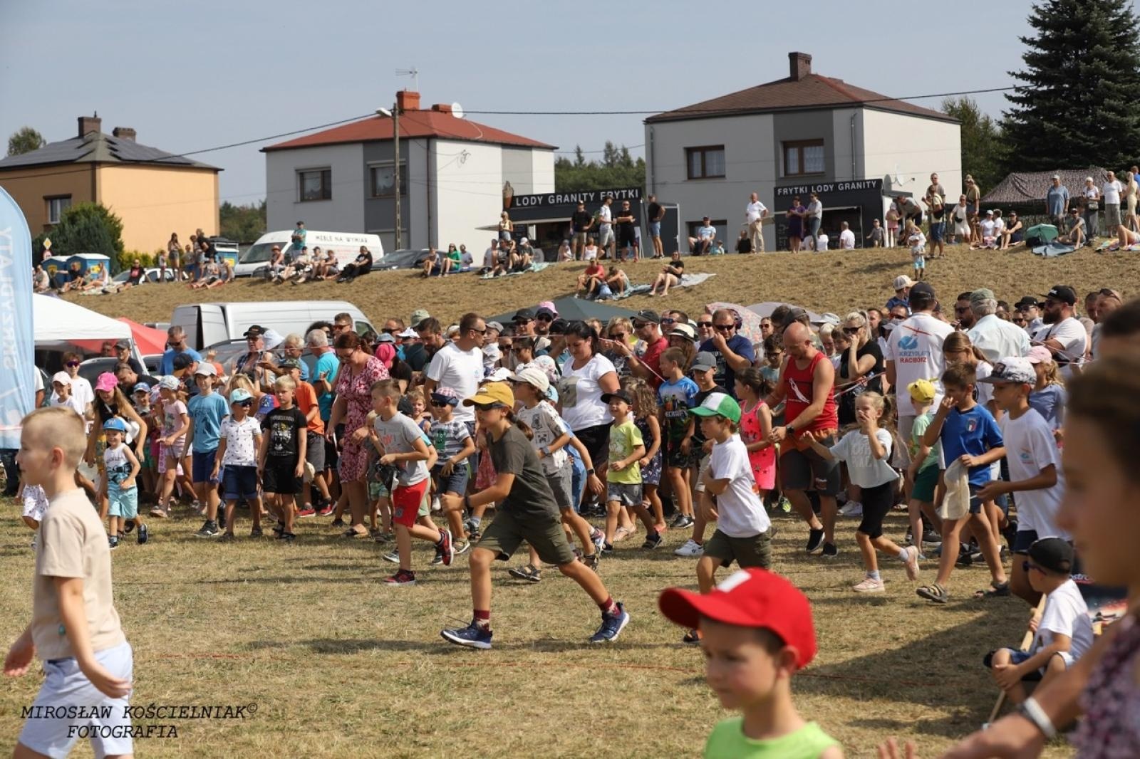 Zdjęcie w galerii na portalu naszraciborz.pl: Raciborskie air show hitem weekendu. Tłumy nad Ulgą wiadomości z regionu