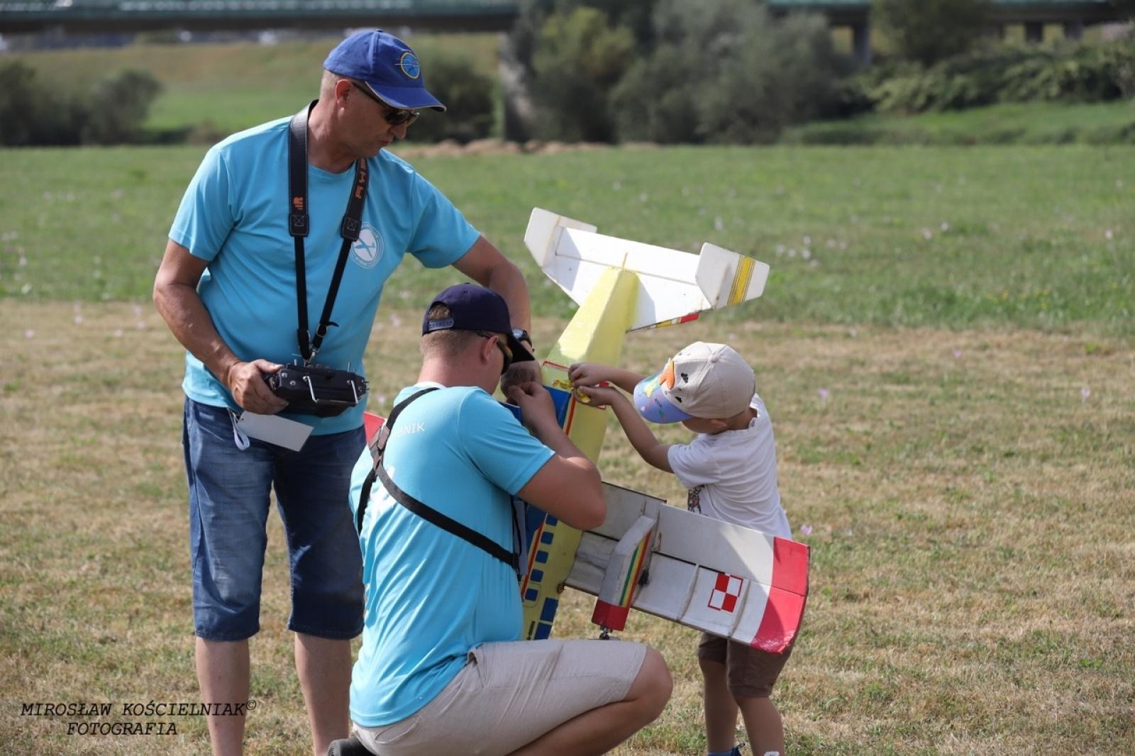 Zdjęcie w galerii na portalu naszraciborz.pl: Raciborskie air show hitem weekendu. Tłumy nad Ulgą wiadomości z regionu