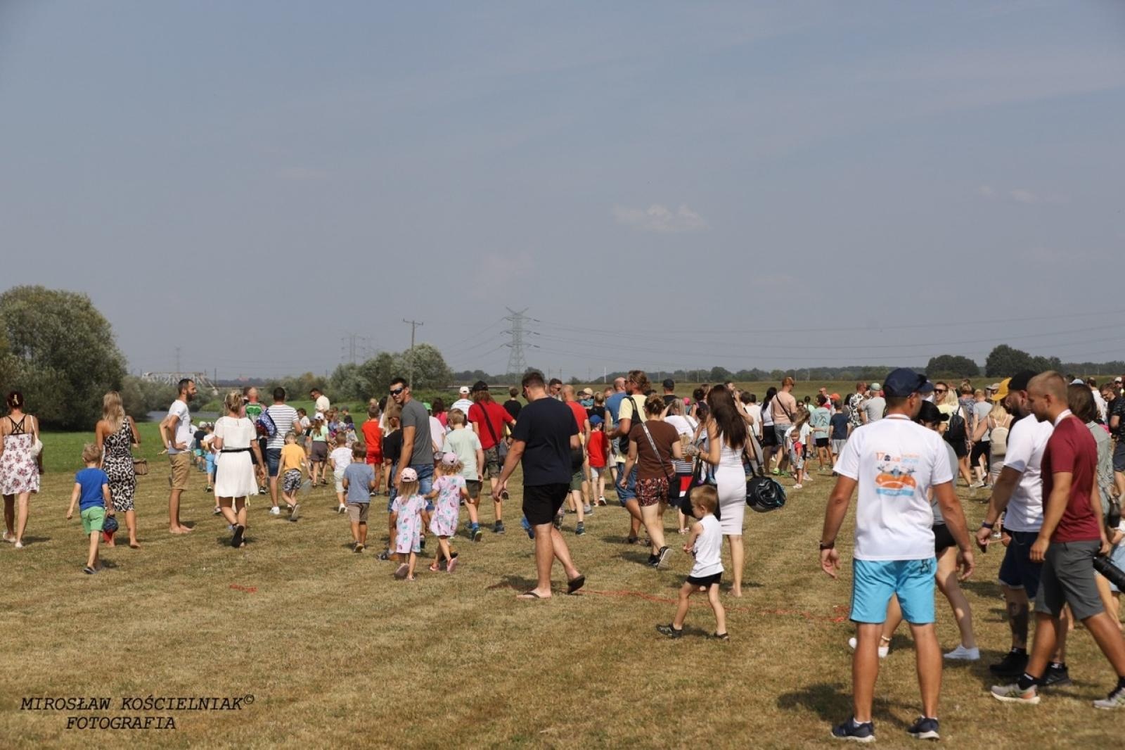 Zdjęcie w galerii na portalu naszraciborz.pl: Raciborskie air show hitem weekendu. Tłumy nad Ulgą wiadomości z regionu