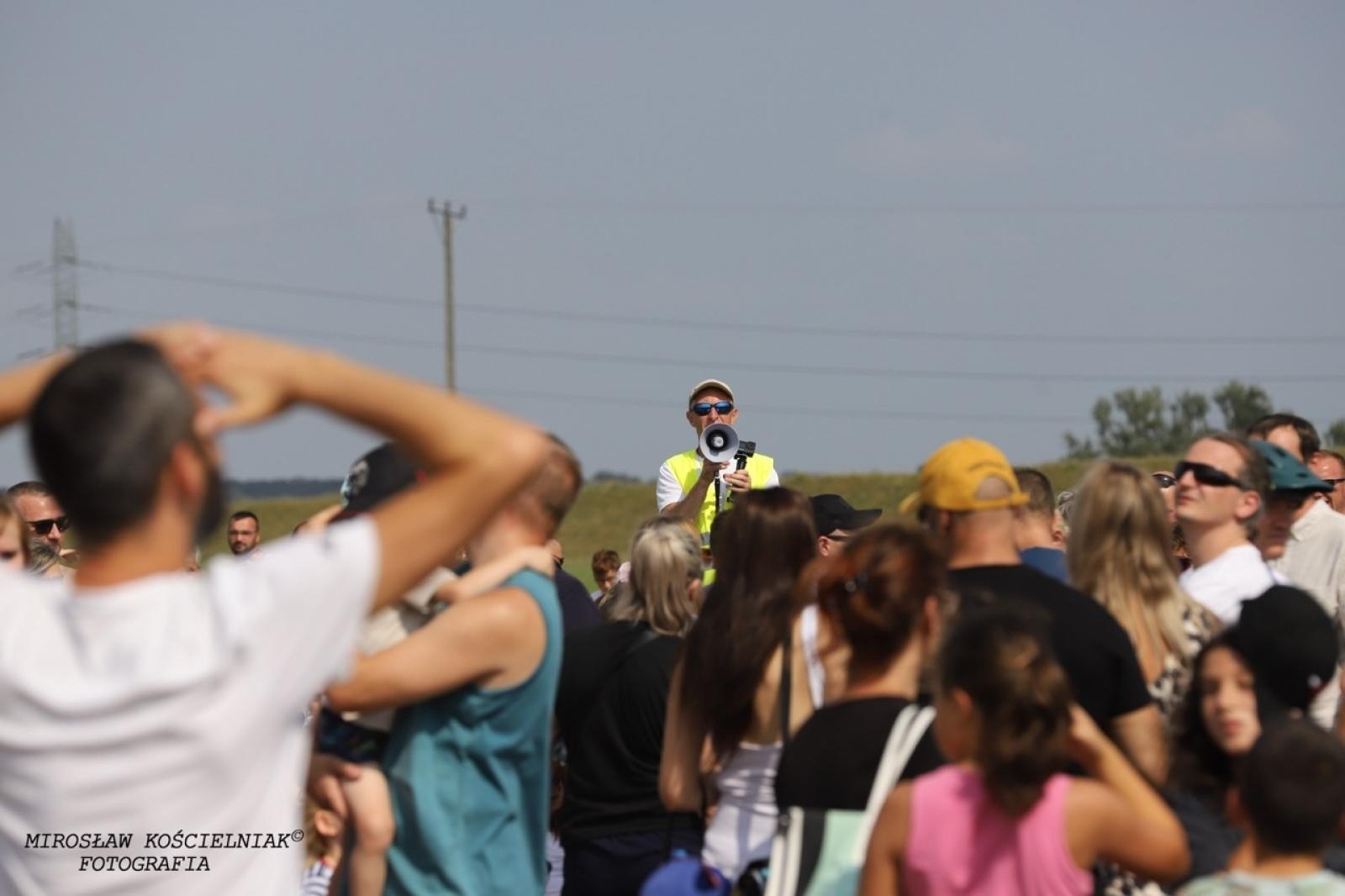 Zdjęcie w galerii na portalu naszraciborz.pl: Raciborskie air show hitem weekendu. Tłumy nad Ulgą wiadomości z regionu