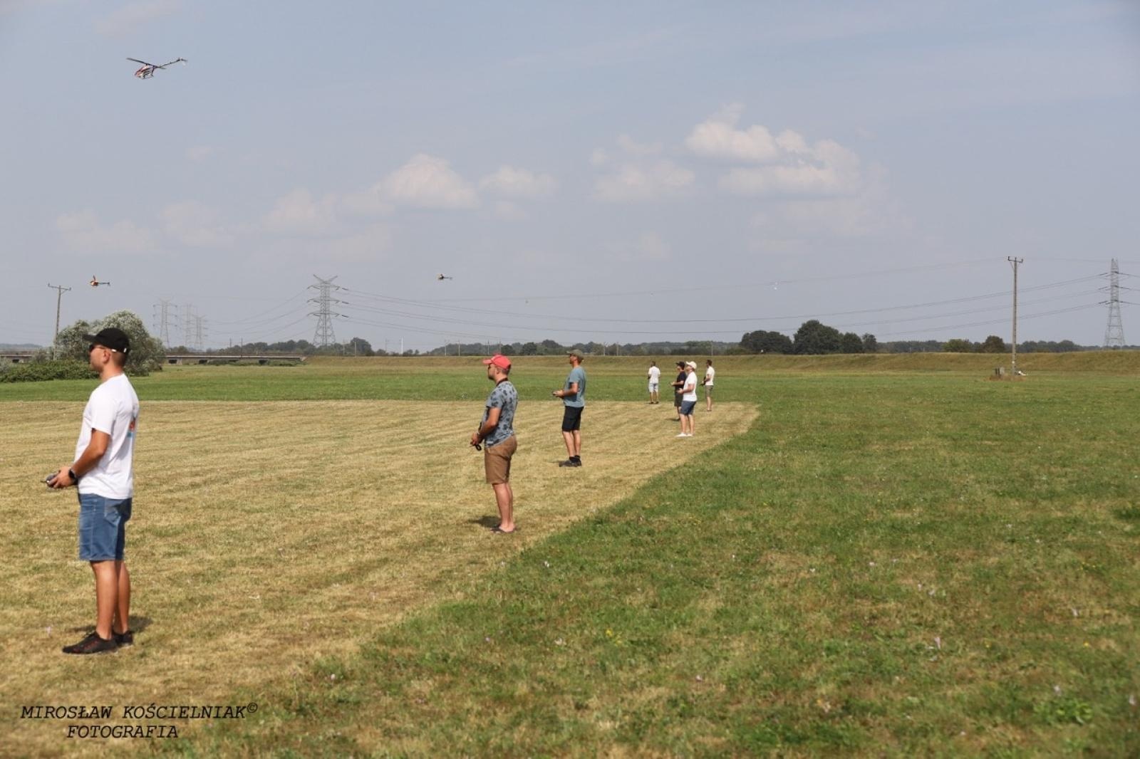 Zdjęcie w galerii na portalu naszraciborz.pl: Raciborskie air show hitem weekendu. Tłumy nad Ulgą wiadomości z regionu
