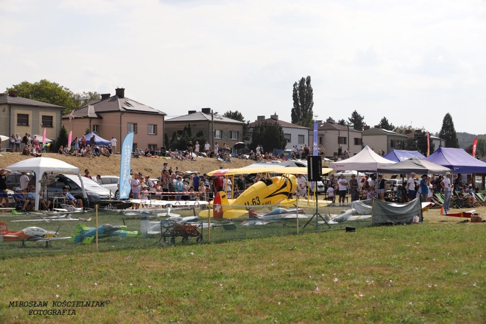 Zdjęcie w galerii na portalu naszraciborz.pl: Raciborskie air show hitem weekendu. Tłumy nad Ulgą wiadomości z regionu