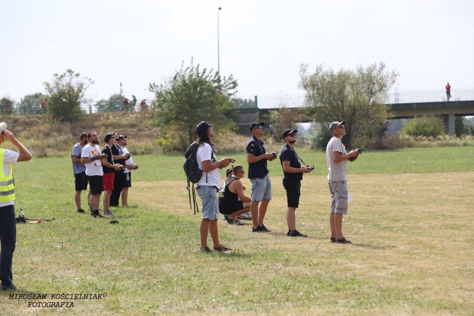 Zdjęcie w galerii na portalu naszraciborz.pl: Raciborskie air show hitem weekendu. Tłumy nad Ulgą wiadomości z regionu