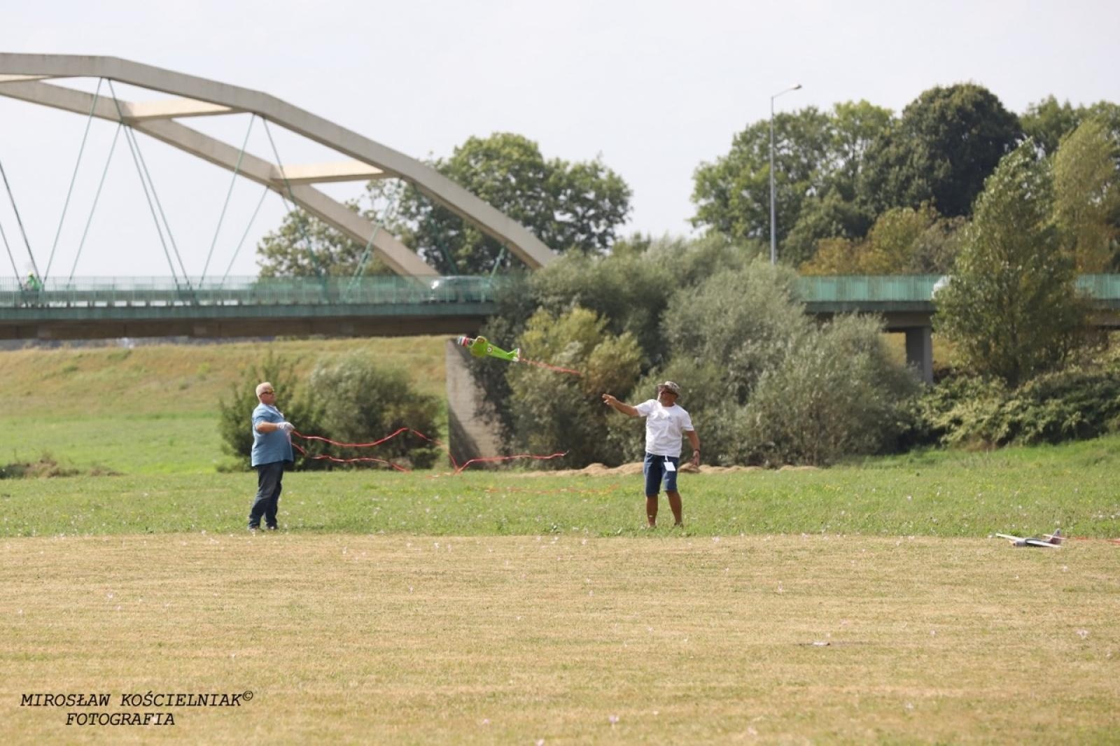 Zdjęcie w galerii na portalu naszraciborz.pl: Raciborskie air show hitem weekendu. Tłumy nad Ulgą wiadomości z regionu