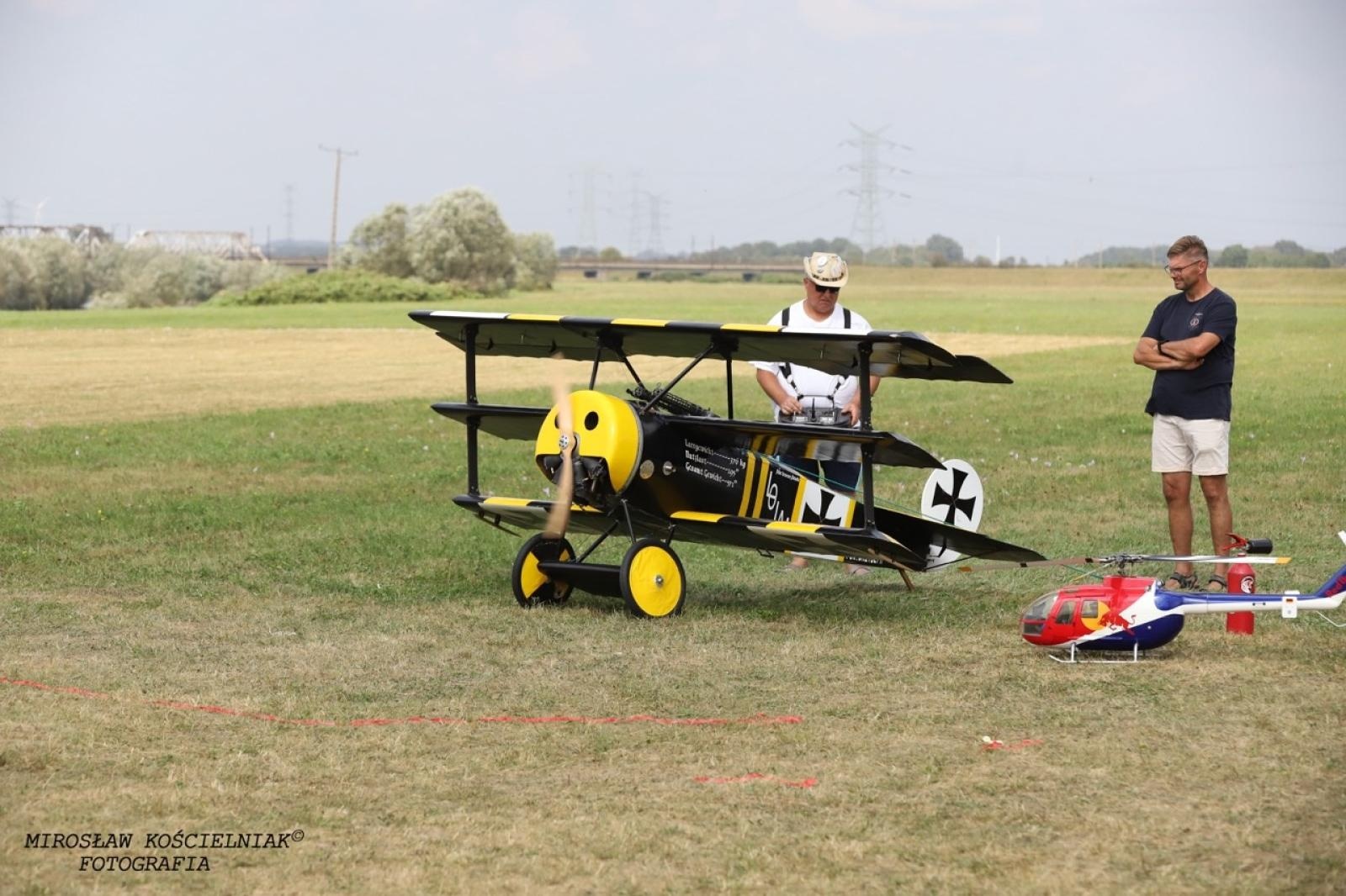 Zdjęcie w galerii na portalu naszraciborz.pl: Raciborskie air show hitem weekendu. Tłumy nad Ulgą wiadomości z regionu