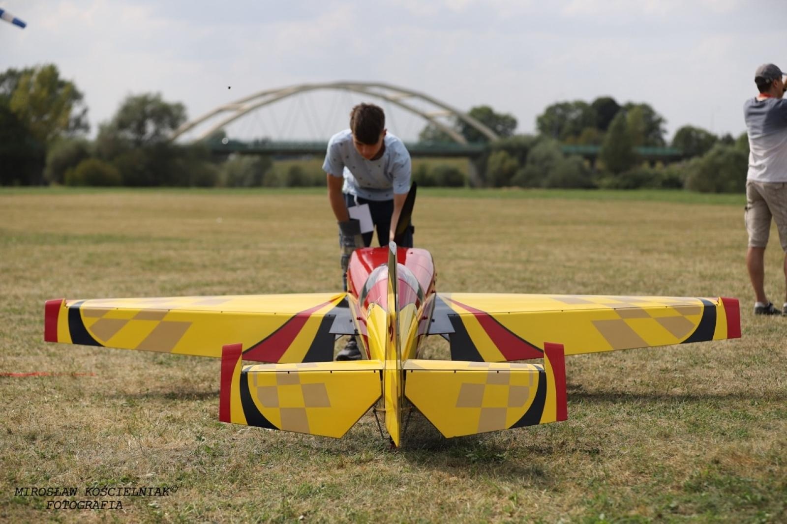Zdjęcie w galerii na portalu naszraciborz.pl: Raciborskie air show hitem weekendu. Tłumy nad Ulgą wiadomości z regionu