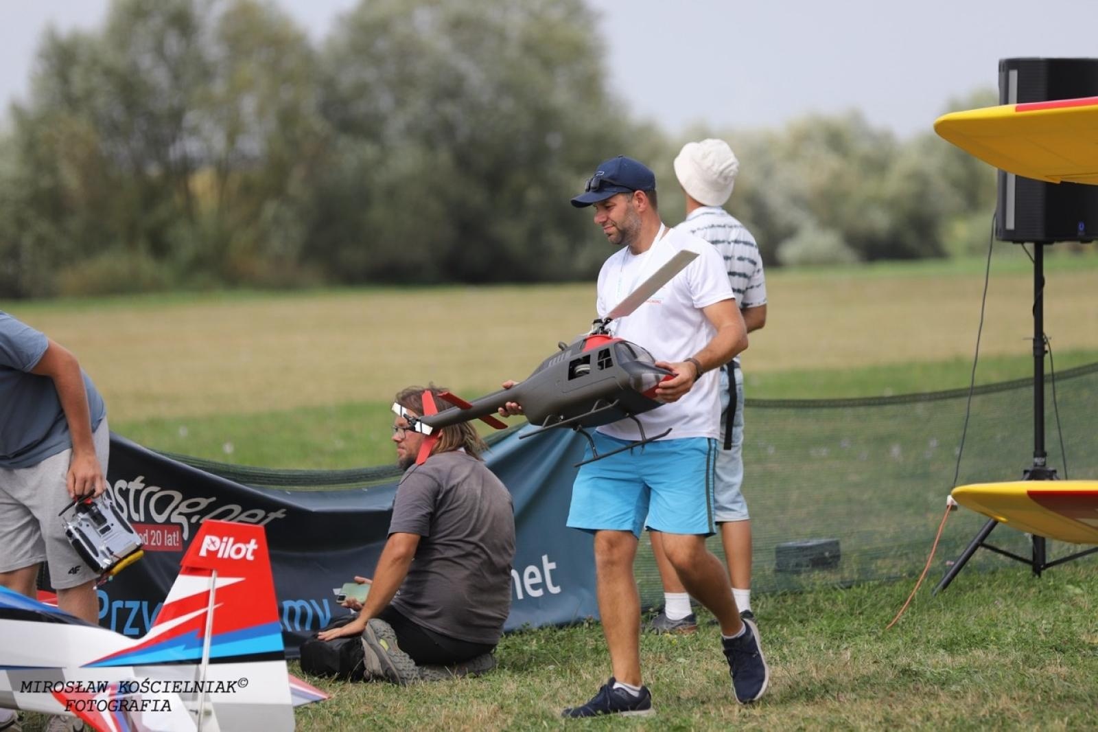 Zdjęcie w galerii na portalu naszraciborz.pl: Raciborskie air show hitem weekendu. Tłumy nad Ulgą wiadomości z regionu