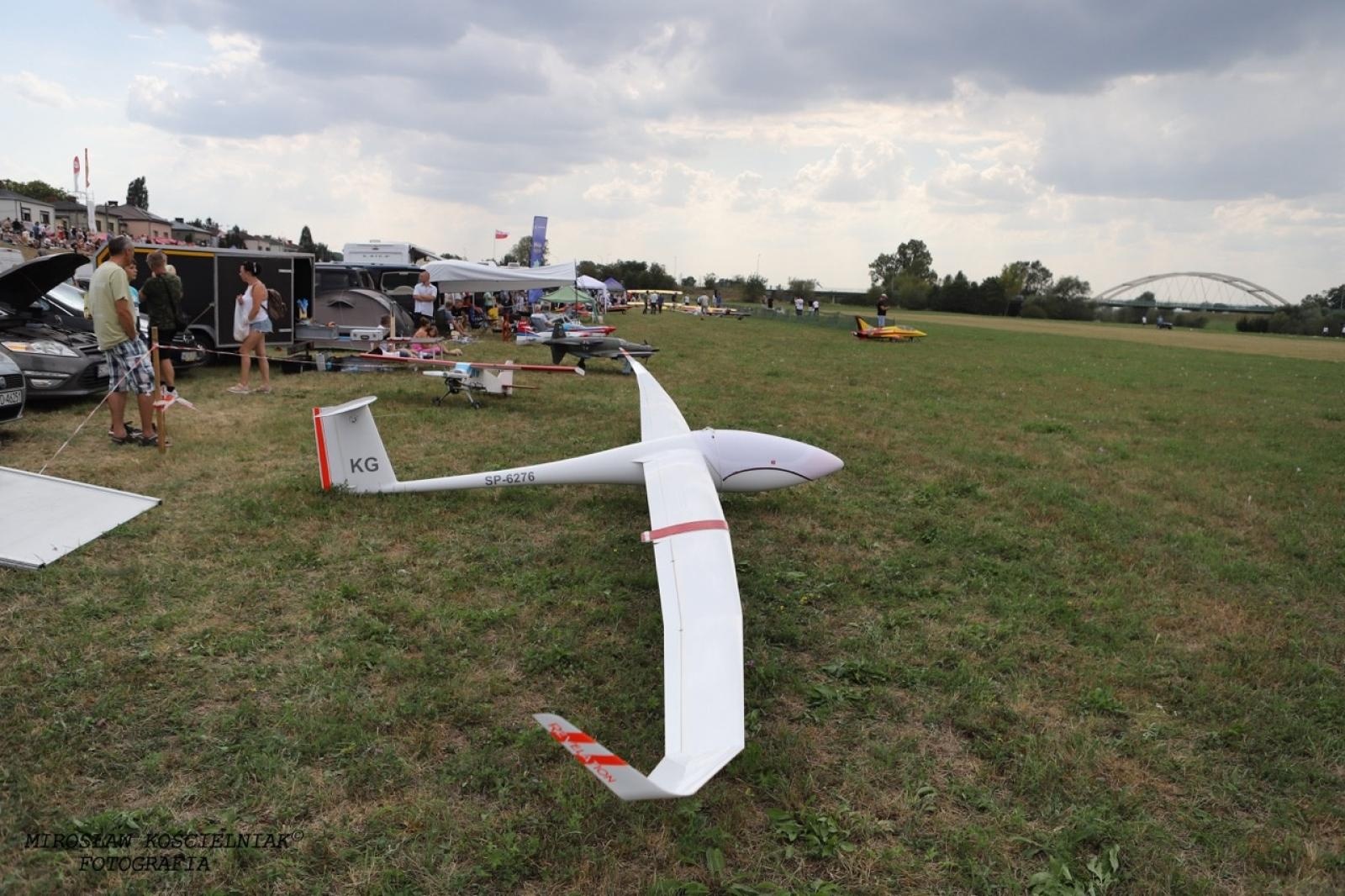 Zdjęcie w galerii na portalu naszraciborz.pl: Raciborskie air show hitem weekendu. Tłumy nad Ulgą wiadomości z regionu
