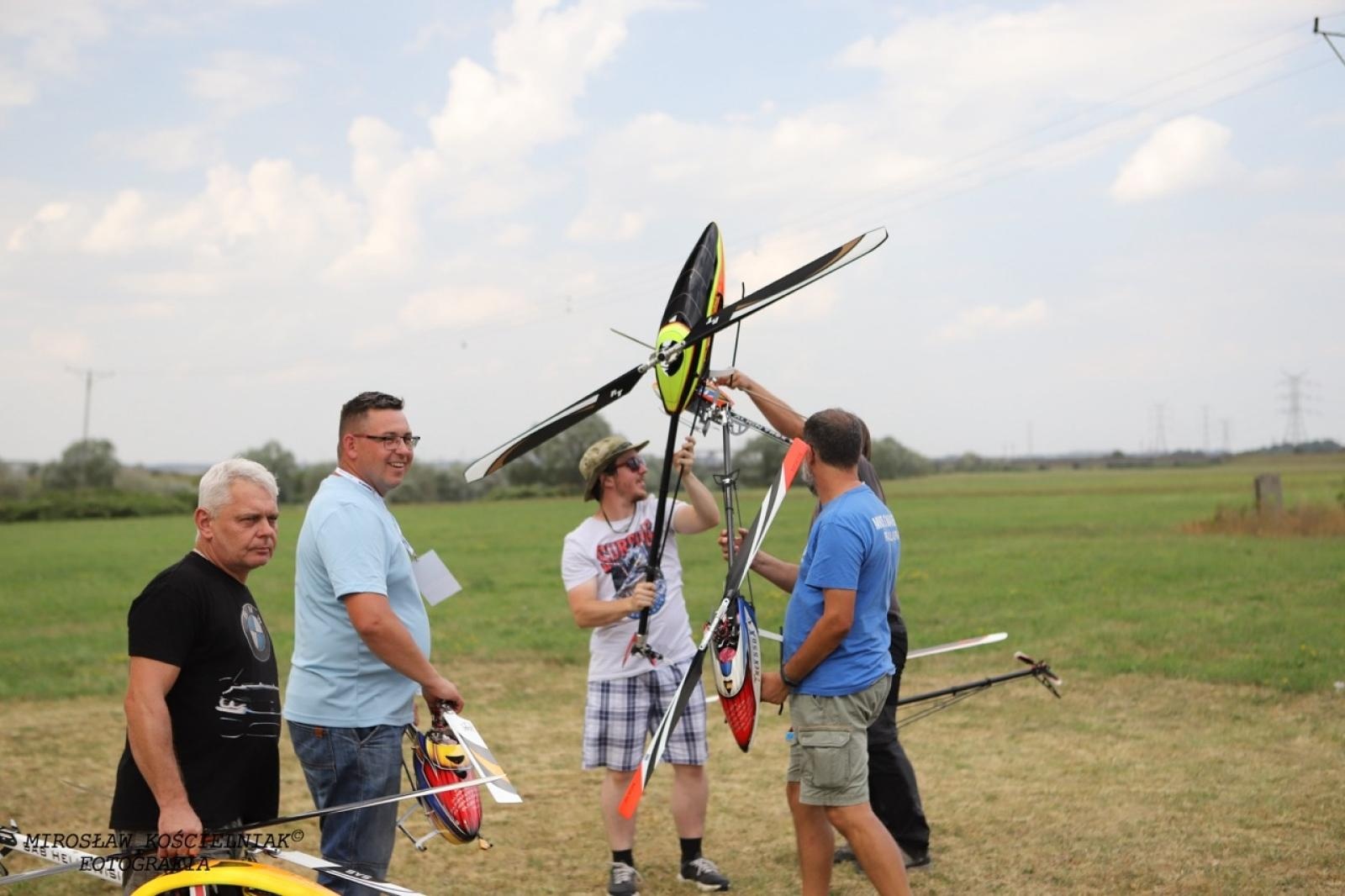 Zdjęcie w galerii na portalu naszraciborz.pl: Raciborskie air show hitem weekendu. Tłumy nad Ulgą wiadomości z regionu