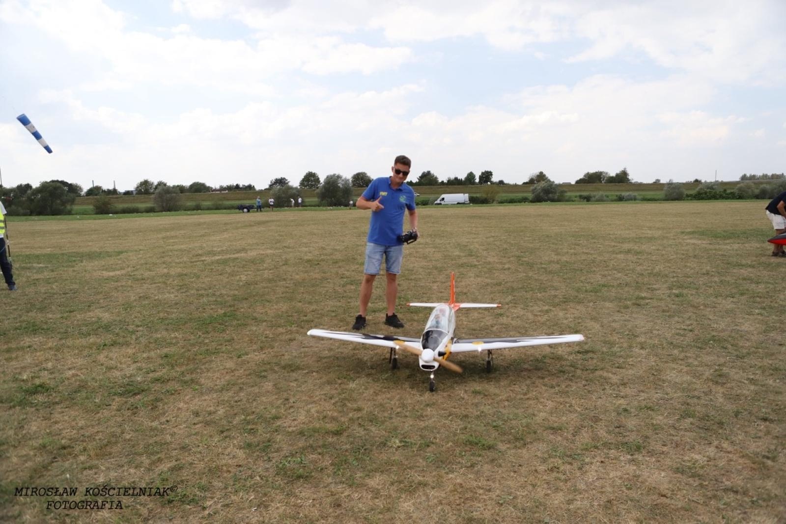 Zdjęcie w galerii na portalu naszraciborz.pl: Raciborskie air show hitem weekendu. Tłumy nad Ulgą wiadomości z regionu