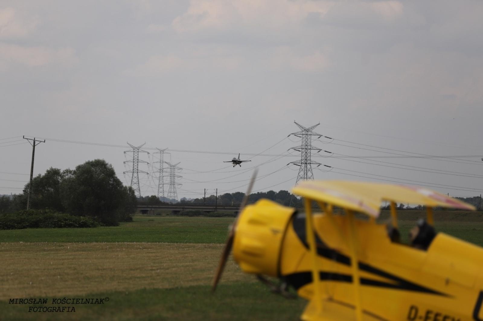 Zdjęcie w galerii na portalu naszraciborz.pl: Raciborskie air show hitem weekendu. Tłumy nad Ulgą wiadomości z regionu