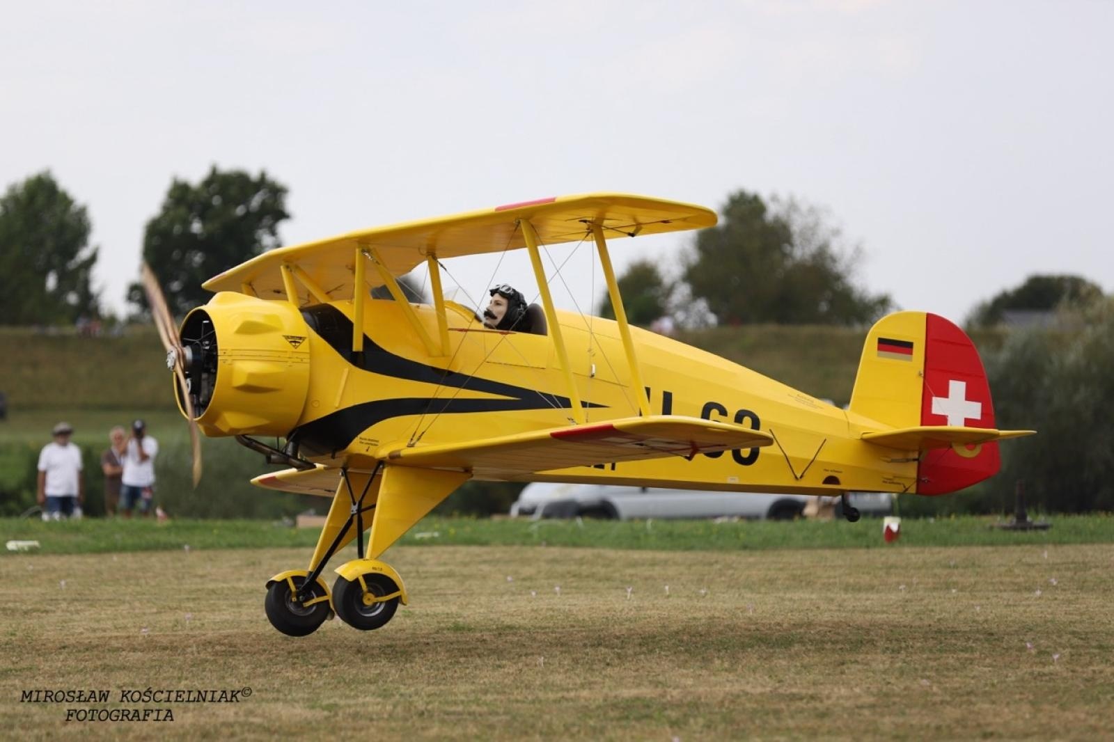 Zdjęcie w galerii na portalu naszraciborz.pl: Raciborskie air show hitem weekendu. Tłumy nad Ulgą wiadomości z regionu
